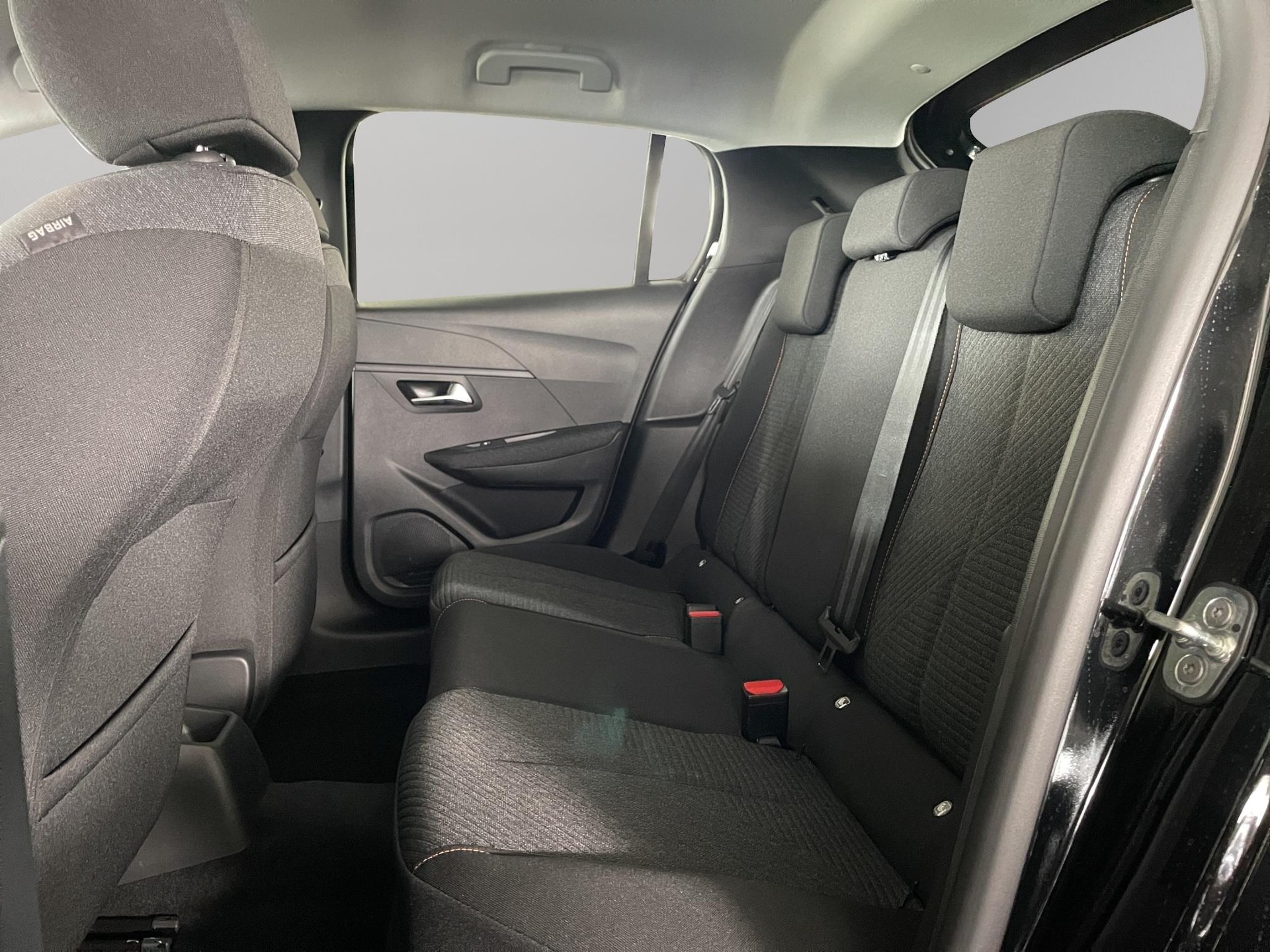 PEUGEOT 208 1.2 Hybrid Style-image-10