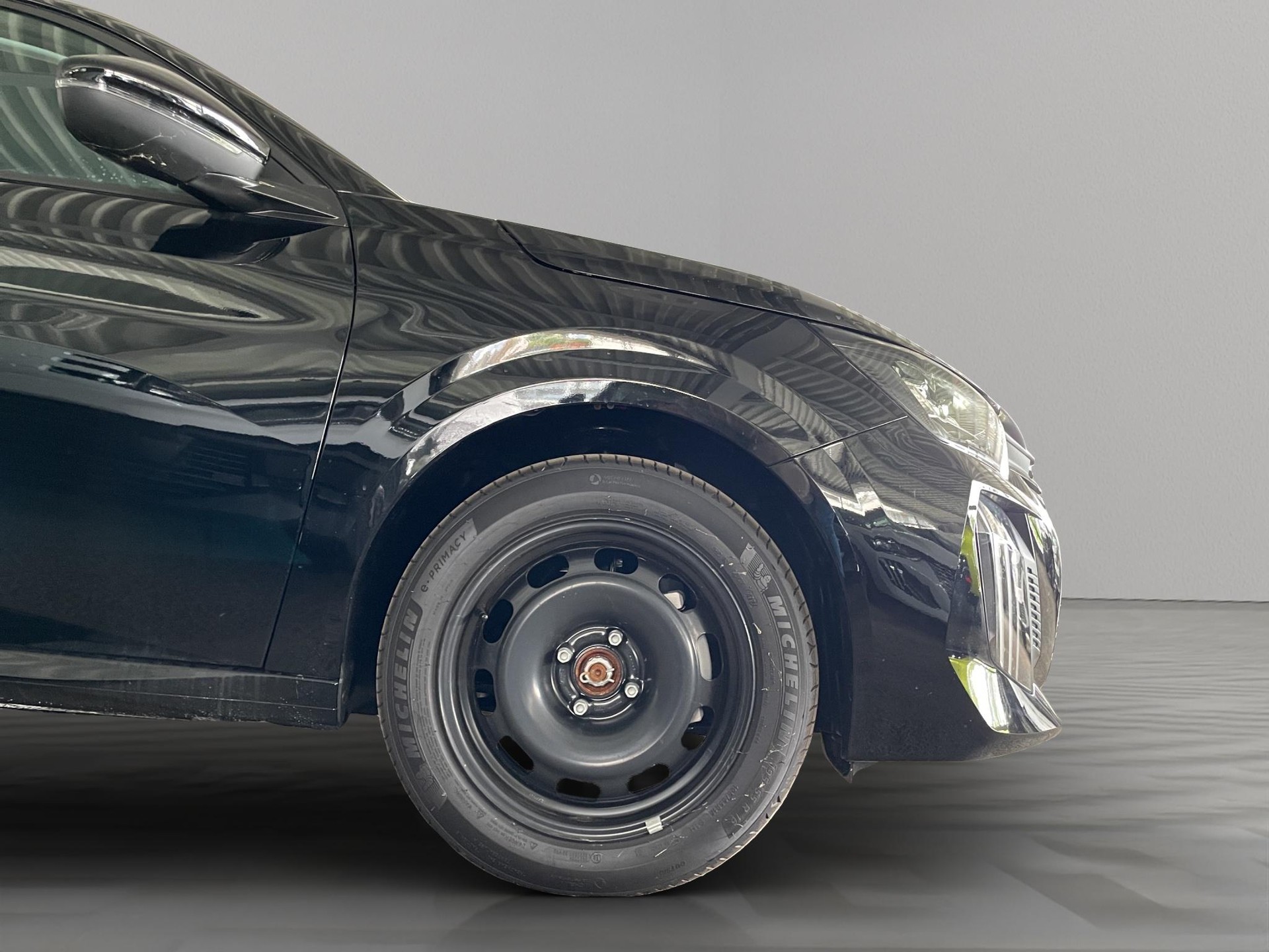 PEUGEOT 208 1.2 Hybrid Style-image-9