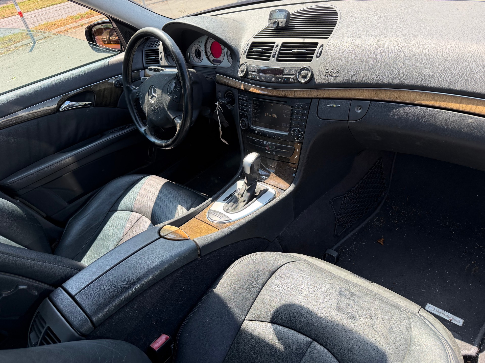 MERCEDES-BENZ E 320 Elégance Automatic-image-1