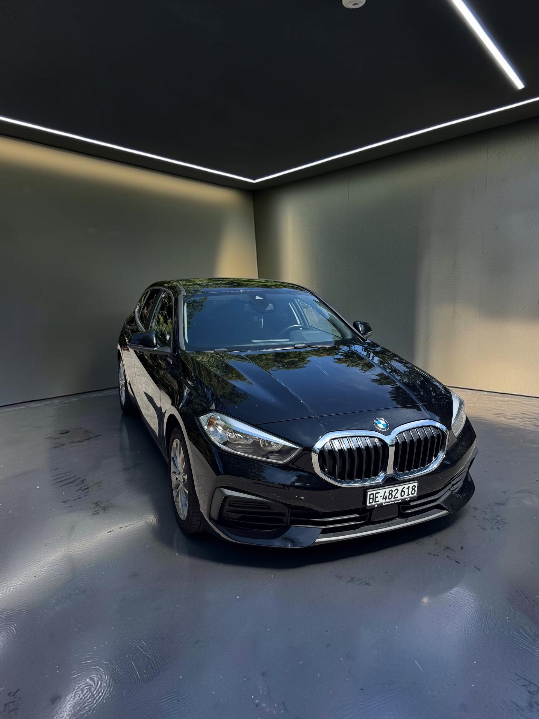 BMW 118i-image-1