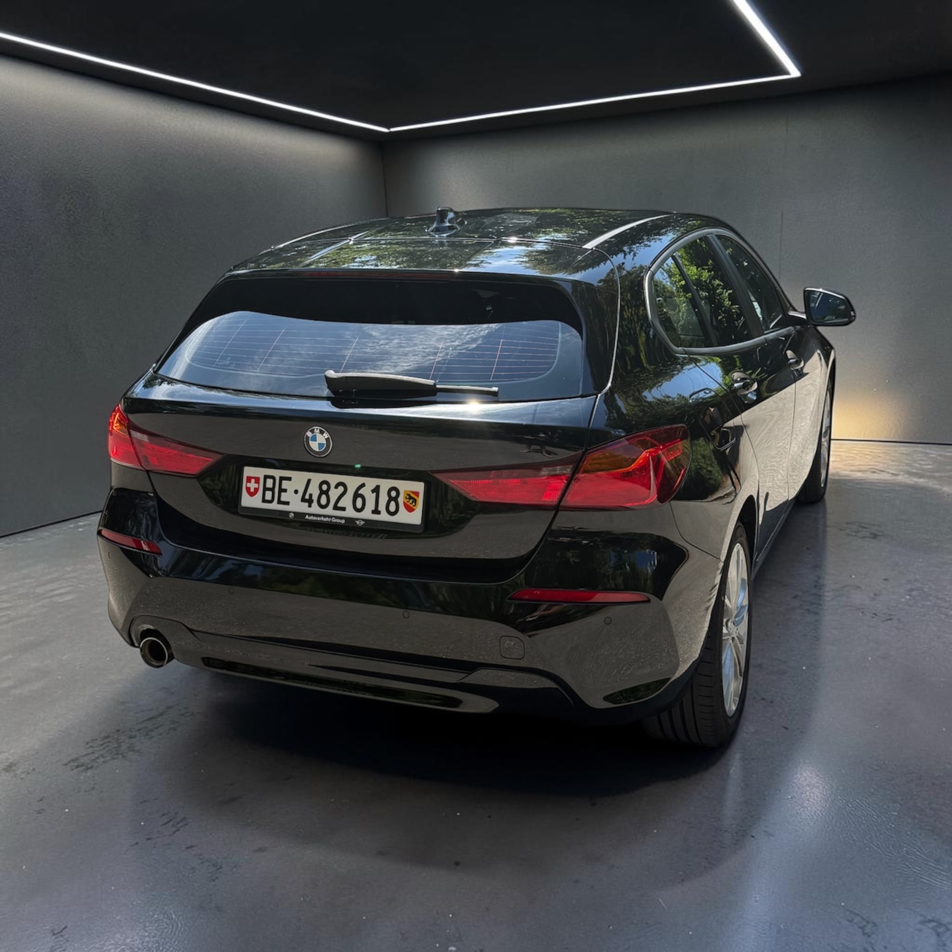 BMW 118i-image-0