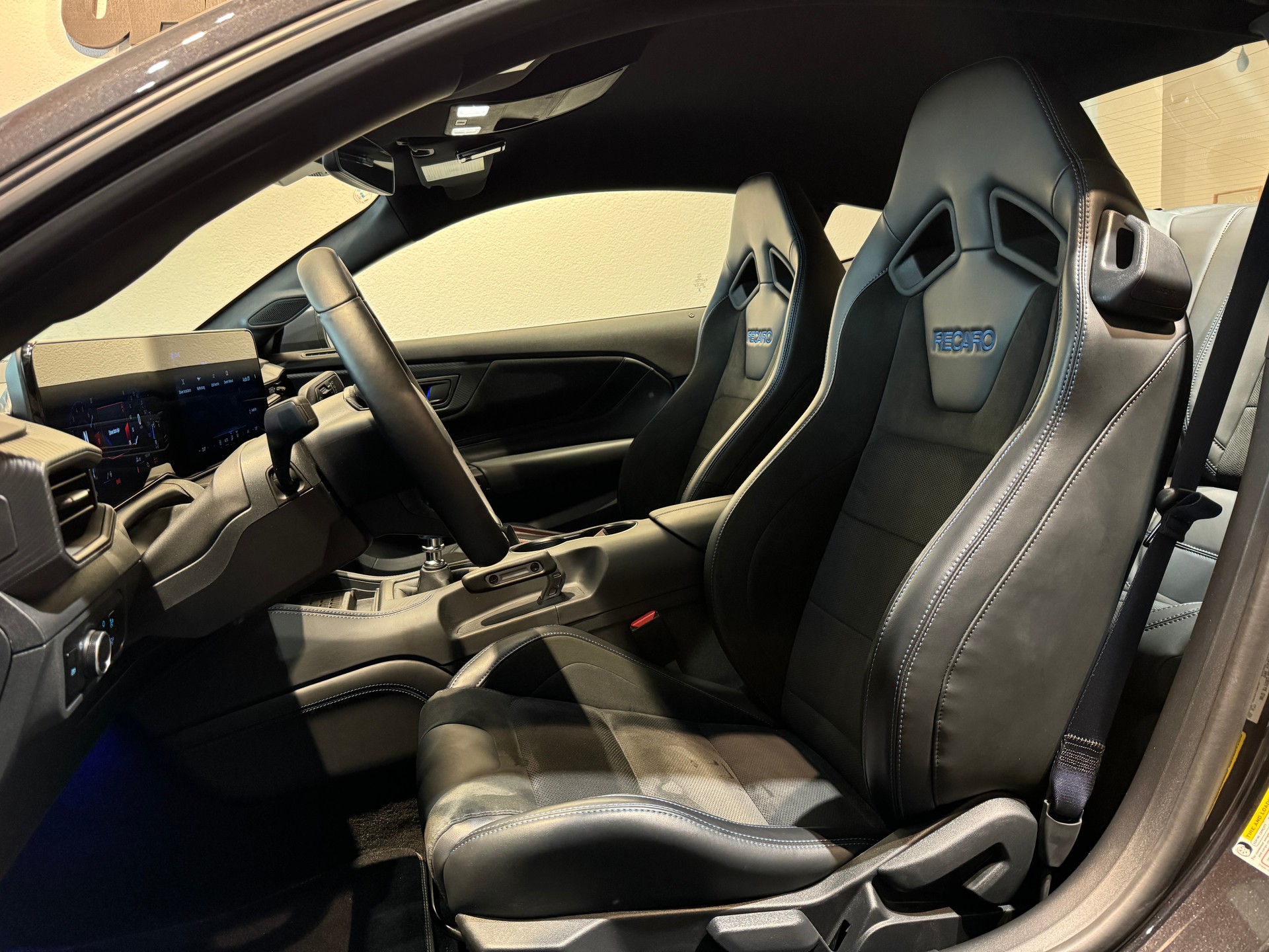 FORD Mustang Fastback 5.0 V8 Dark Horse US Version Handling Pack - DARK GREY MATTER (CARBON BLACK) 🚀 RECARO 799.- pro Monat!-image-12