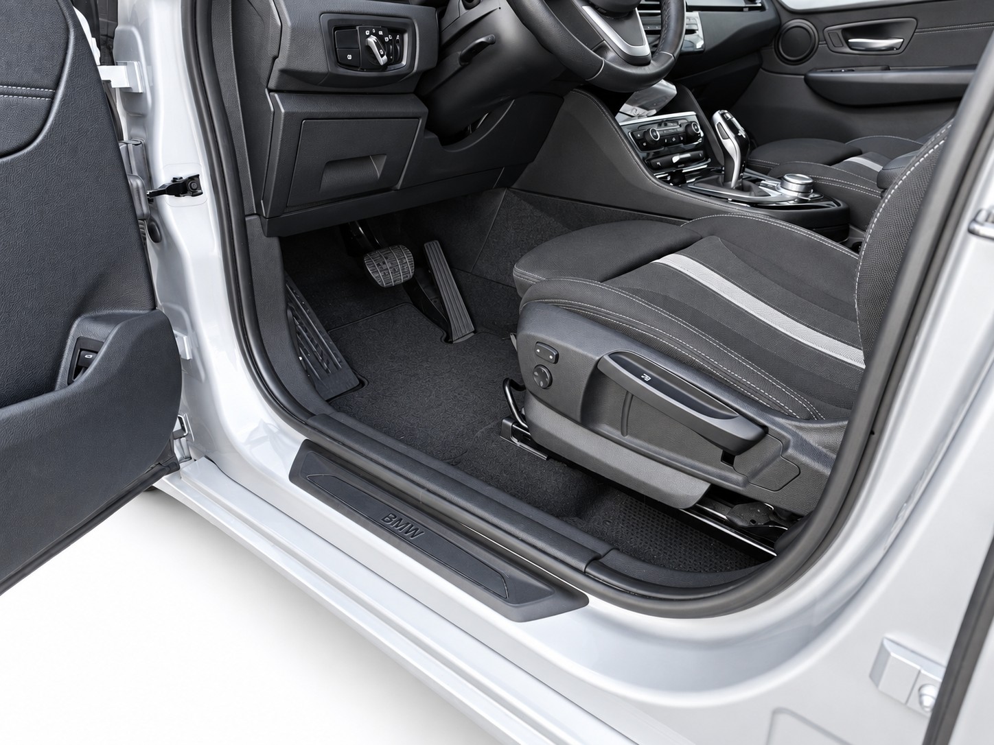 BMW 218d xDrive Gran Tourer-image-9