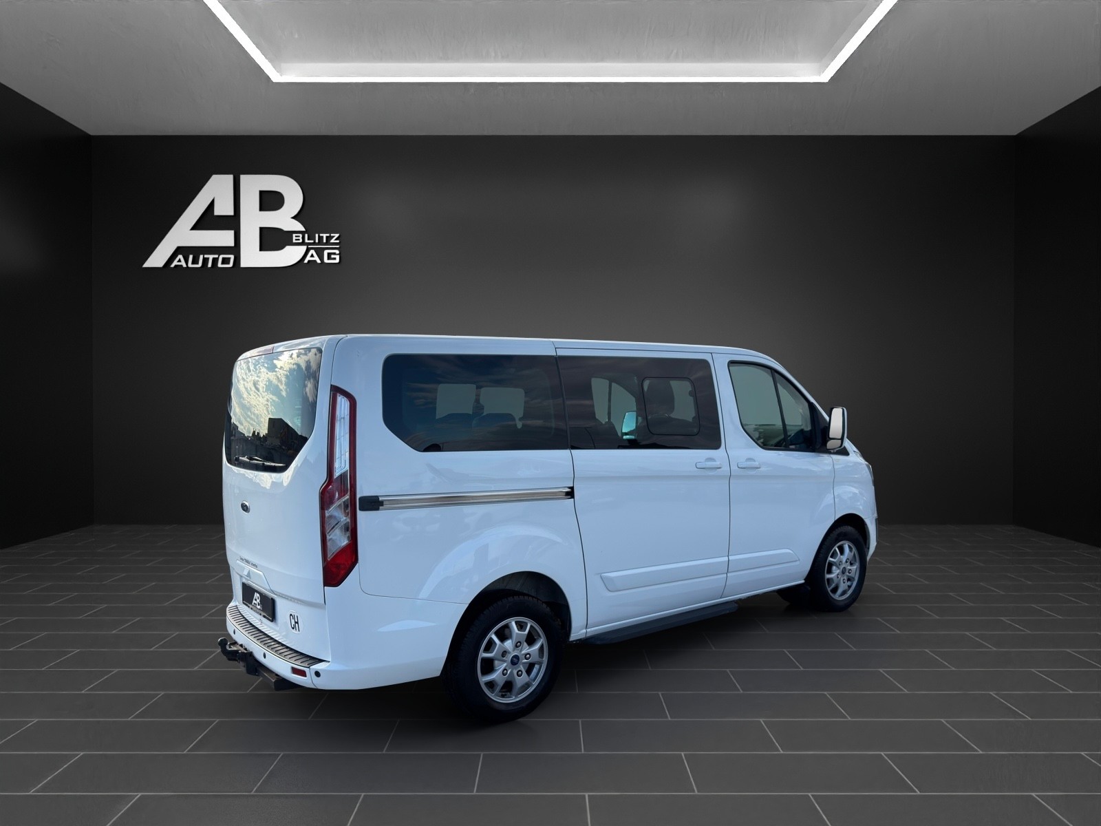 FORD Tourneo Custom 300 L1H1 Titanium * 8-Plätzer *-image-4