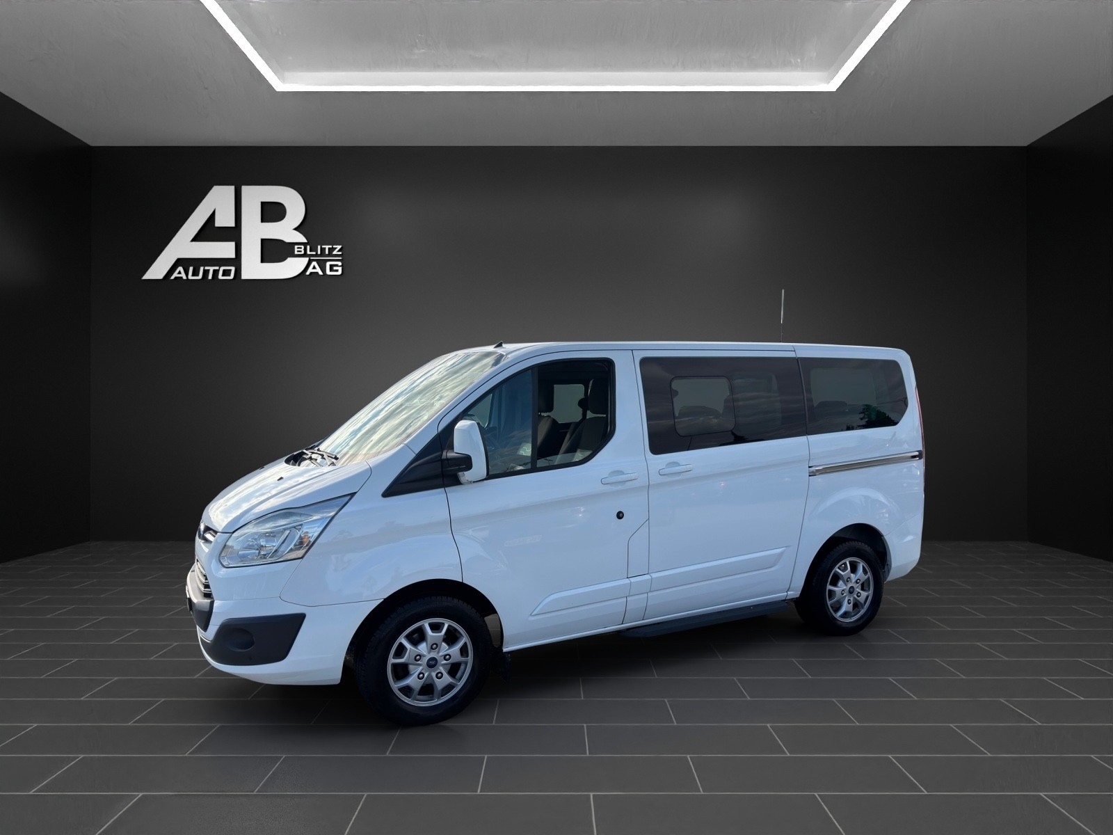 FORD Tourneo Custom 300 L1H1 Titanium * 8-Plätzer *-image-1