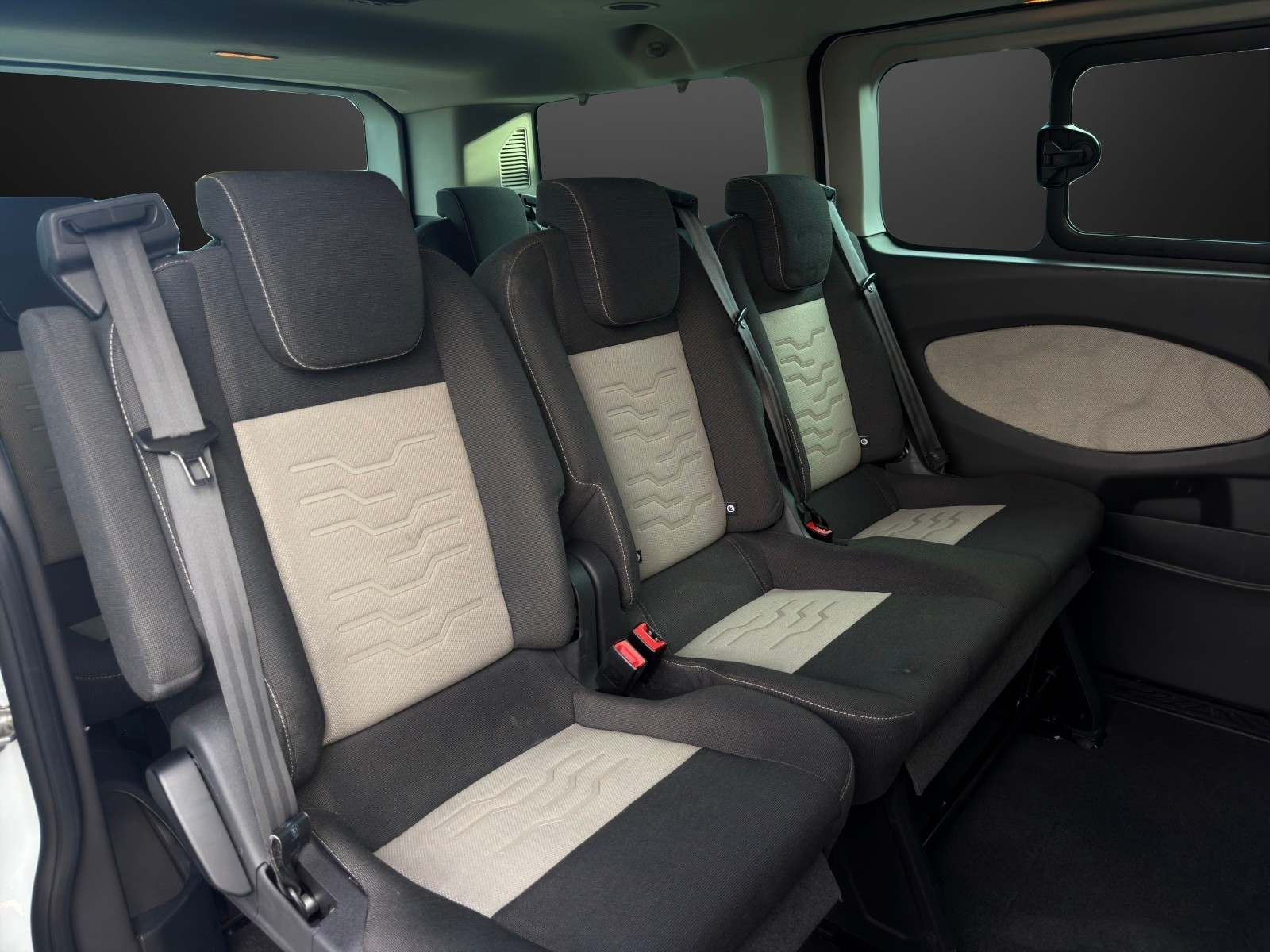 FORD Tourneo Custom 300 L1H1 Titanium * 8-Plätzer *-image-12