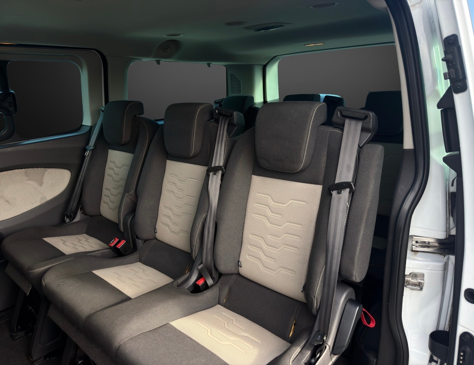 FORD Tourneo Custom 300 L1H1 Titanium * 8-Plätzer *-image-11