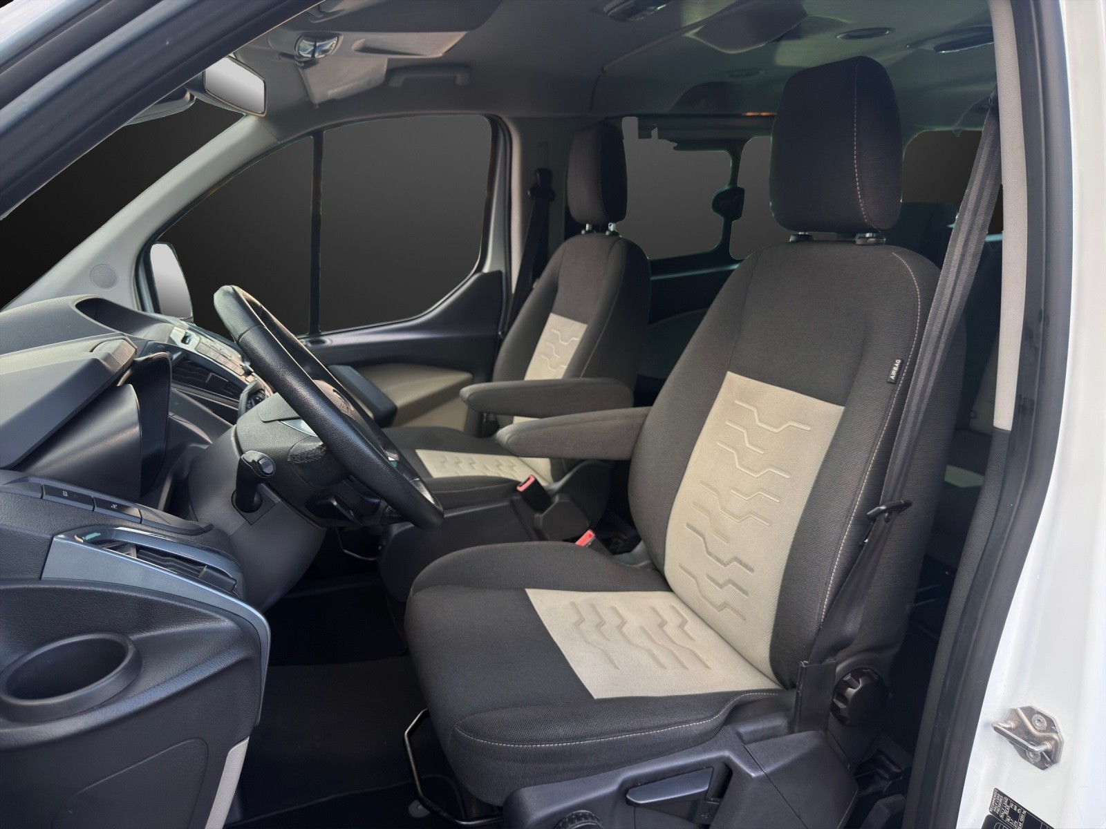 FORD Tourneo Custom 300 L1H1 Titanium * 8-Plätzer *-image-6