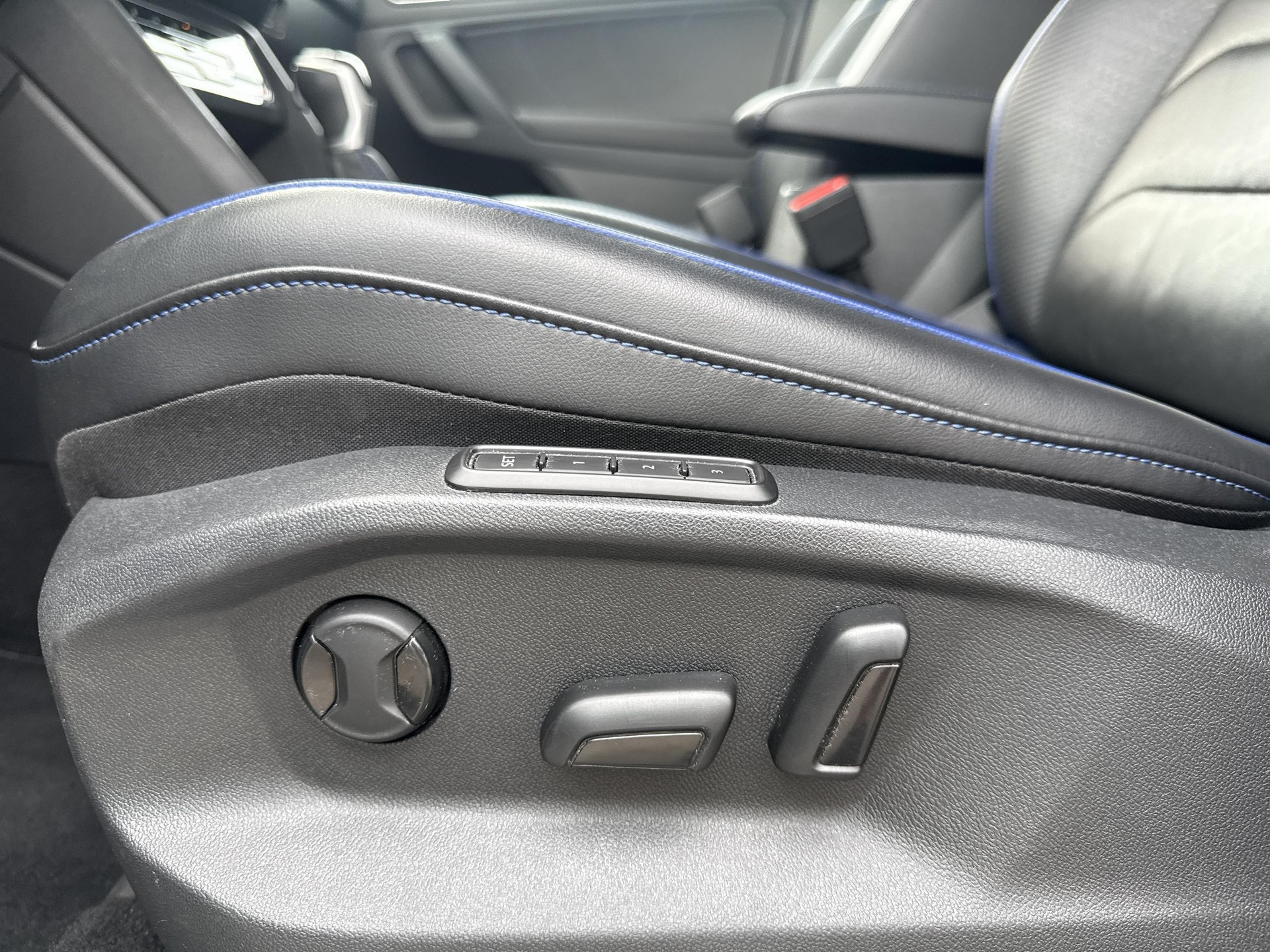 VW Tiguan 2.0TSI R 4Motion-image-21
