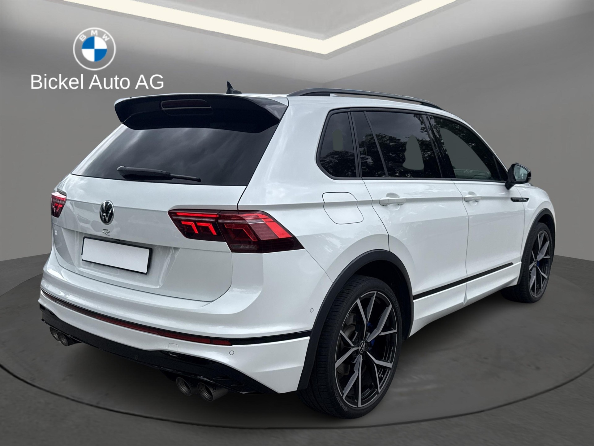 VW Tiguan 2.0TSI R 4Motion-image-2