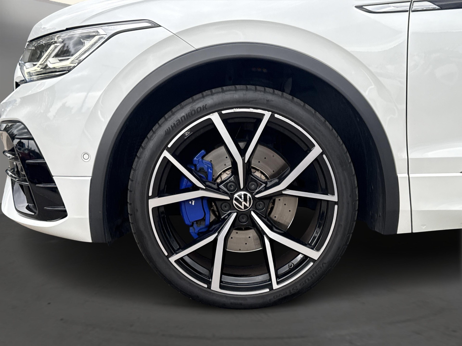 VW Tiguan 2.0TSI R 4Motion-image-6