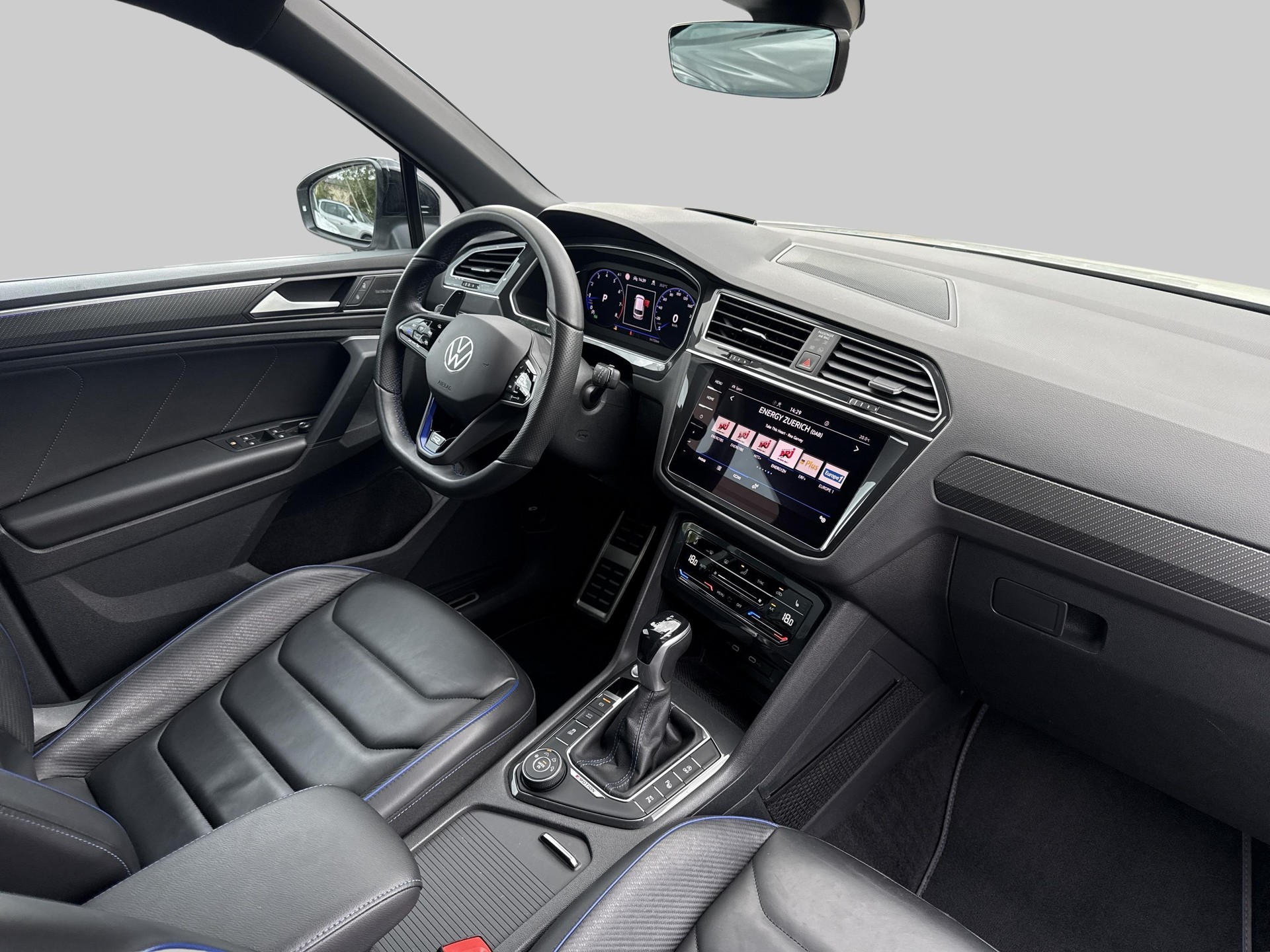 VW Tiguan 2.0TSI R 4Motion-image-8