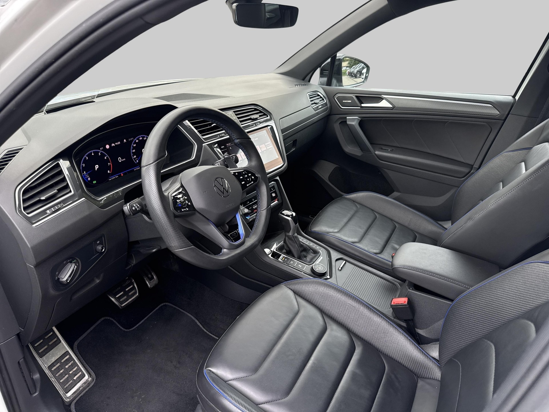 VW Tiguan 2.0TSI R 4Motion-image-7
