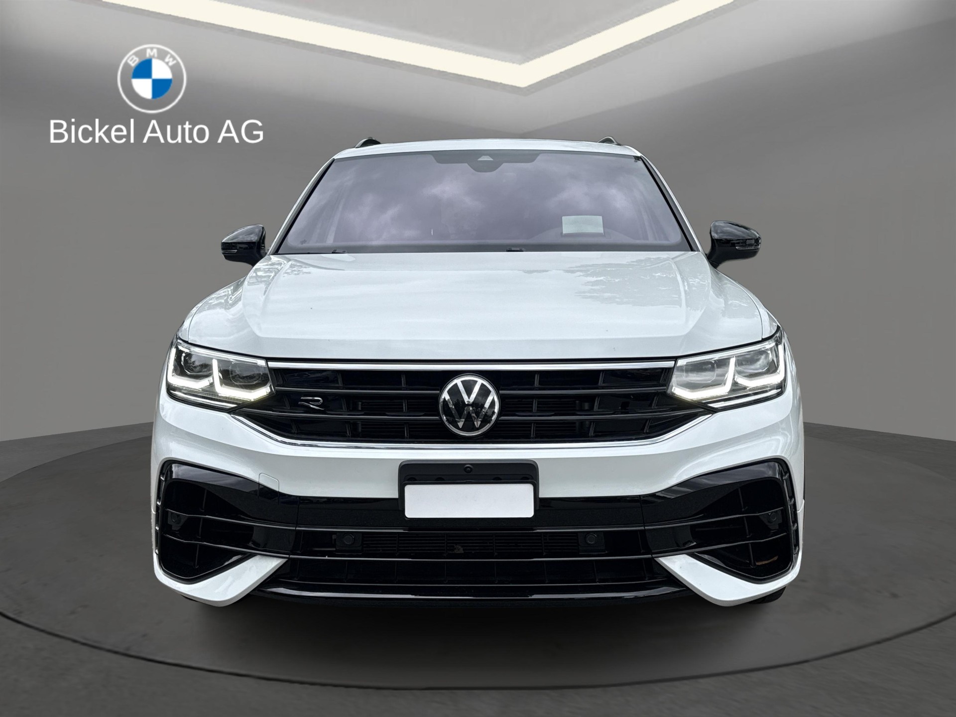 VW Tiguan 2.0TSI R 4Motion-image-4