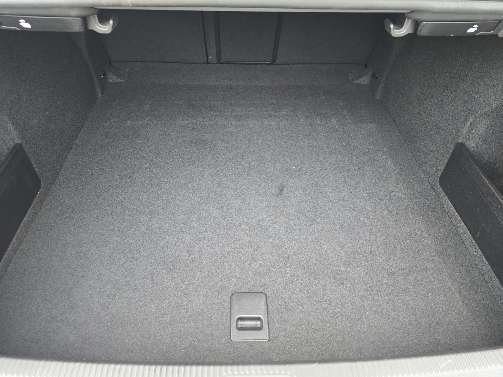 VW Passat 2.0 TDI BlueMotion Technology Trendline-image-17