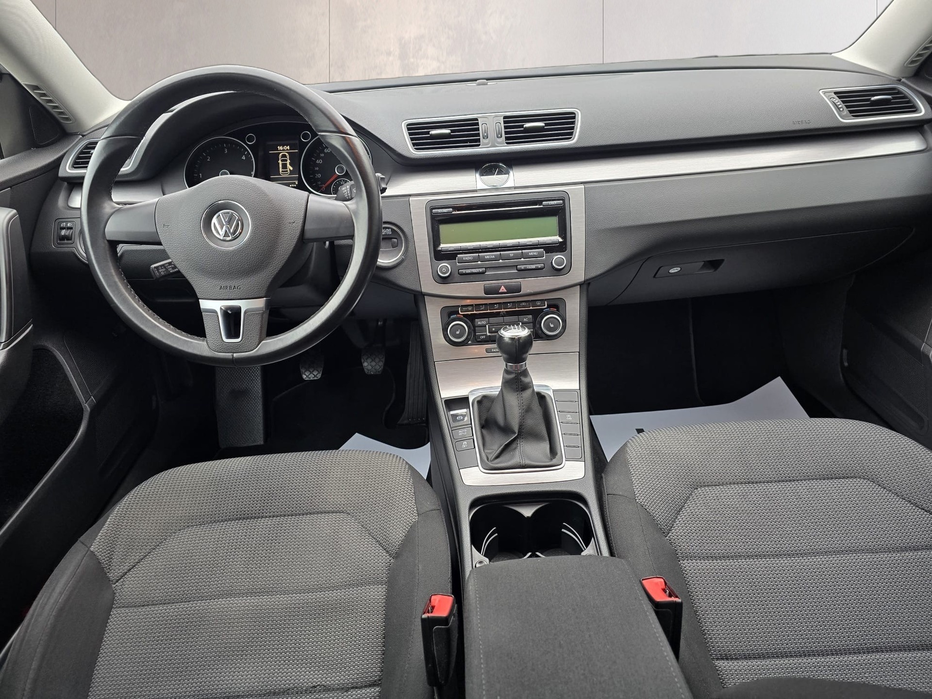 VW Passat 2.0 TDI BlueMotion Technology Trendline-image-8