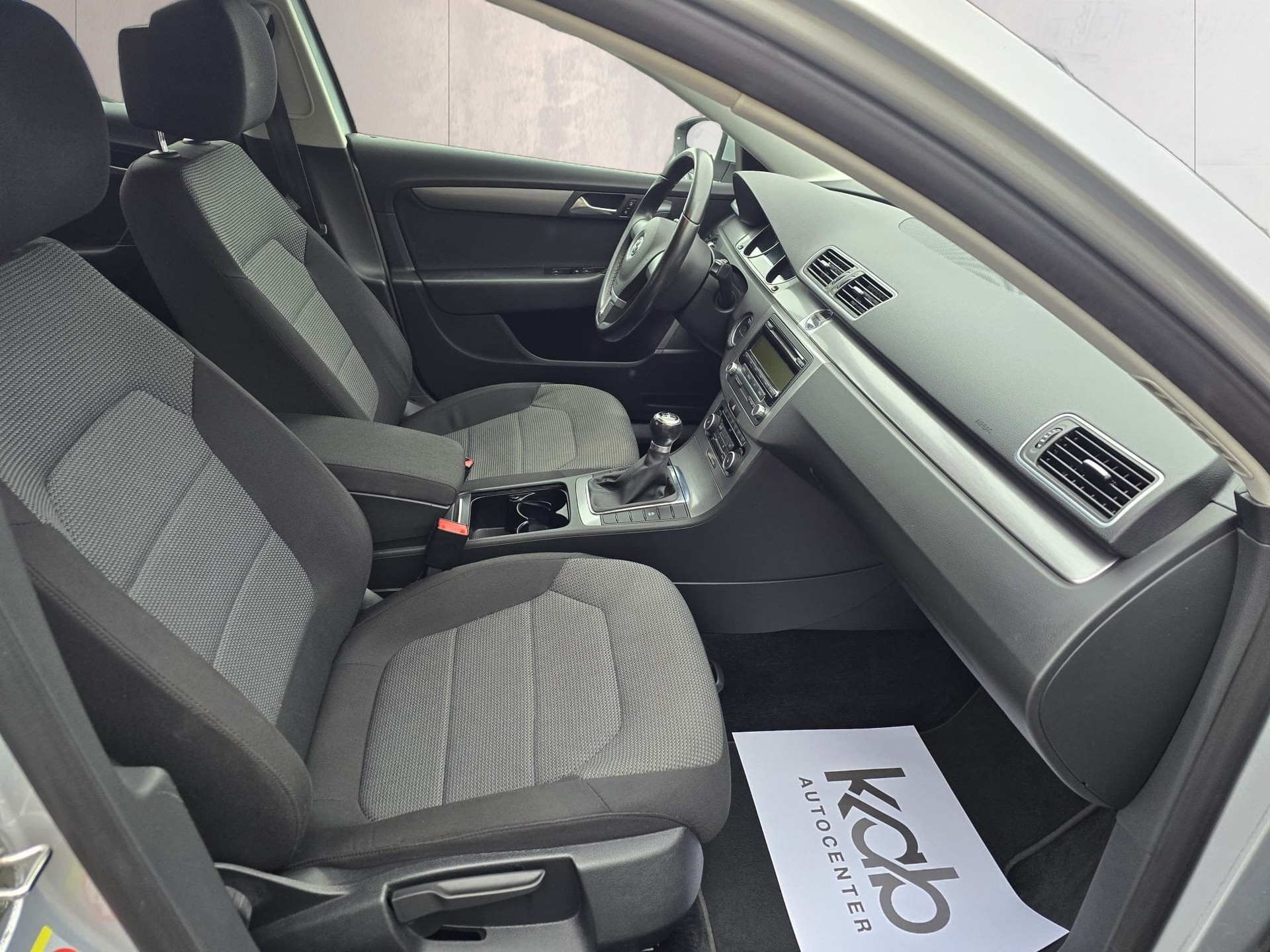VW Passat 2.0 TDI BlueMotion Technology Trendline-image-14
