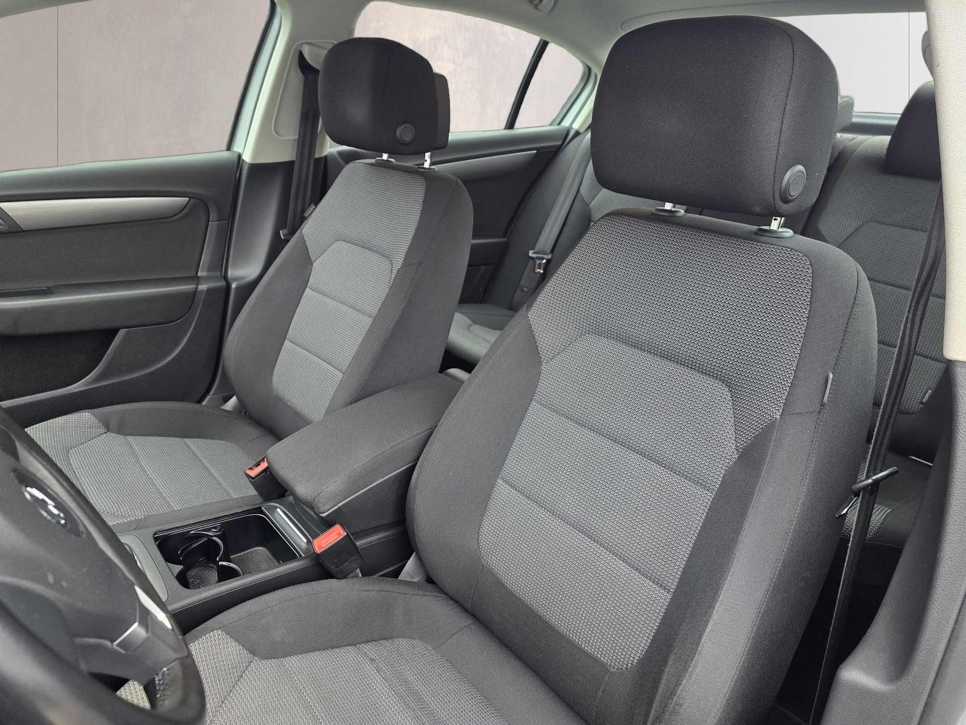 VW Passat 2.0 TDI BlueMotion Technology Trendline-image-13