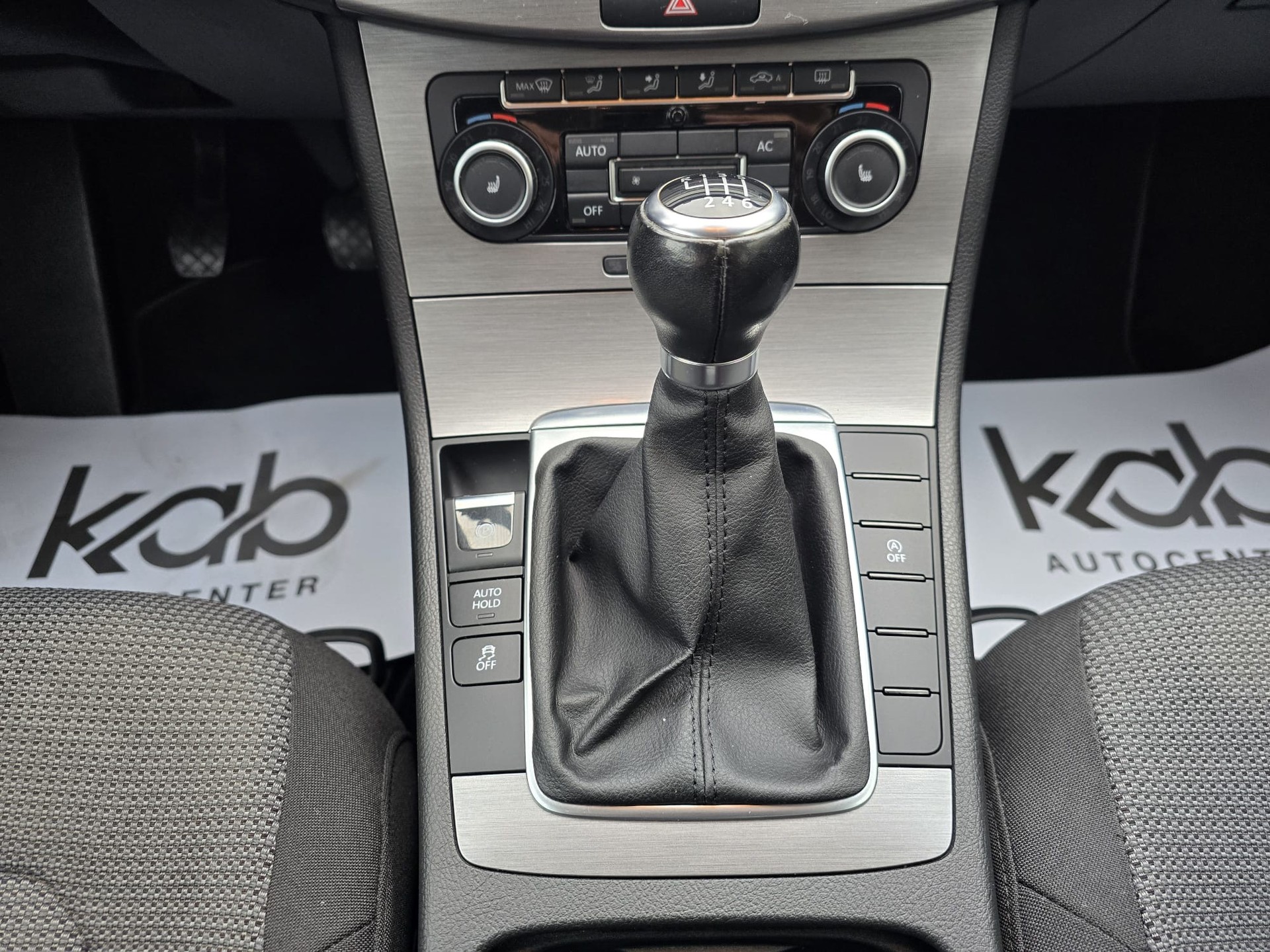 VW Passat 2.0 TDI BlueMotion Technology Trendline-image-11