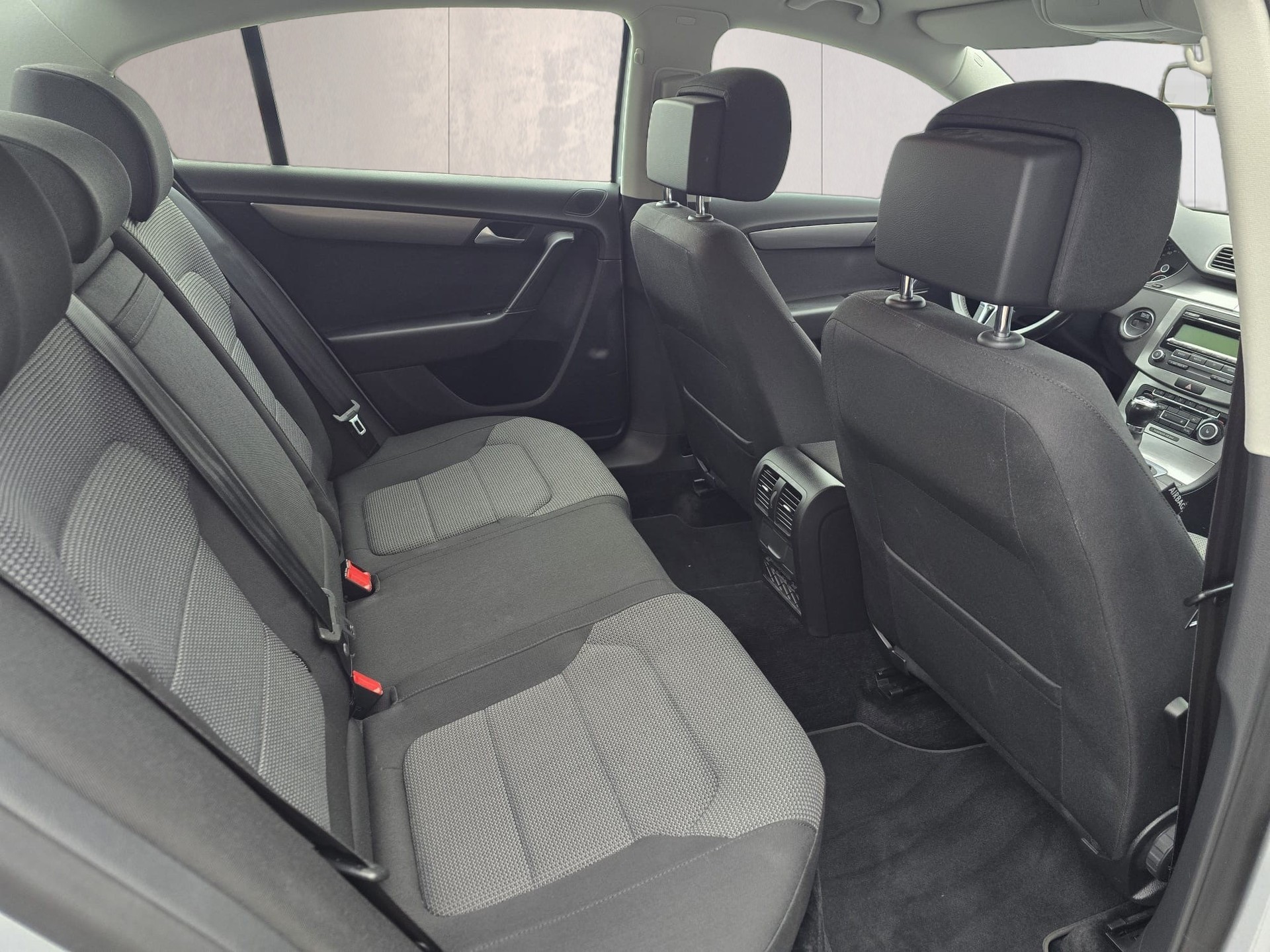 VW Passat 2.0 TDI BlueMotion Technology Trendline-image-15