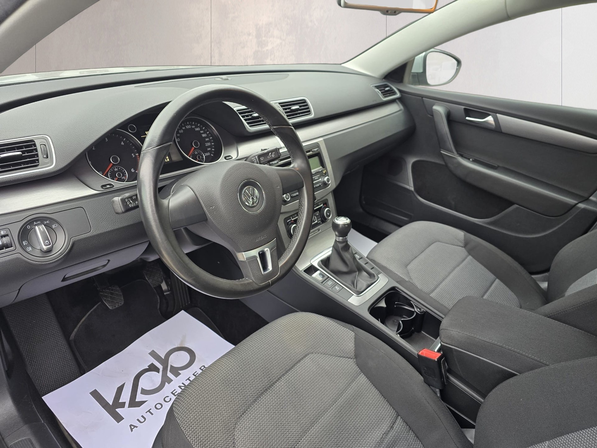 VW Passat 2.0 TDI BlueMotion Technology Trendline-image-10