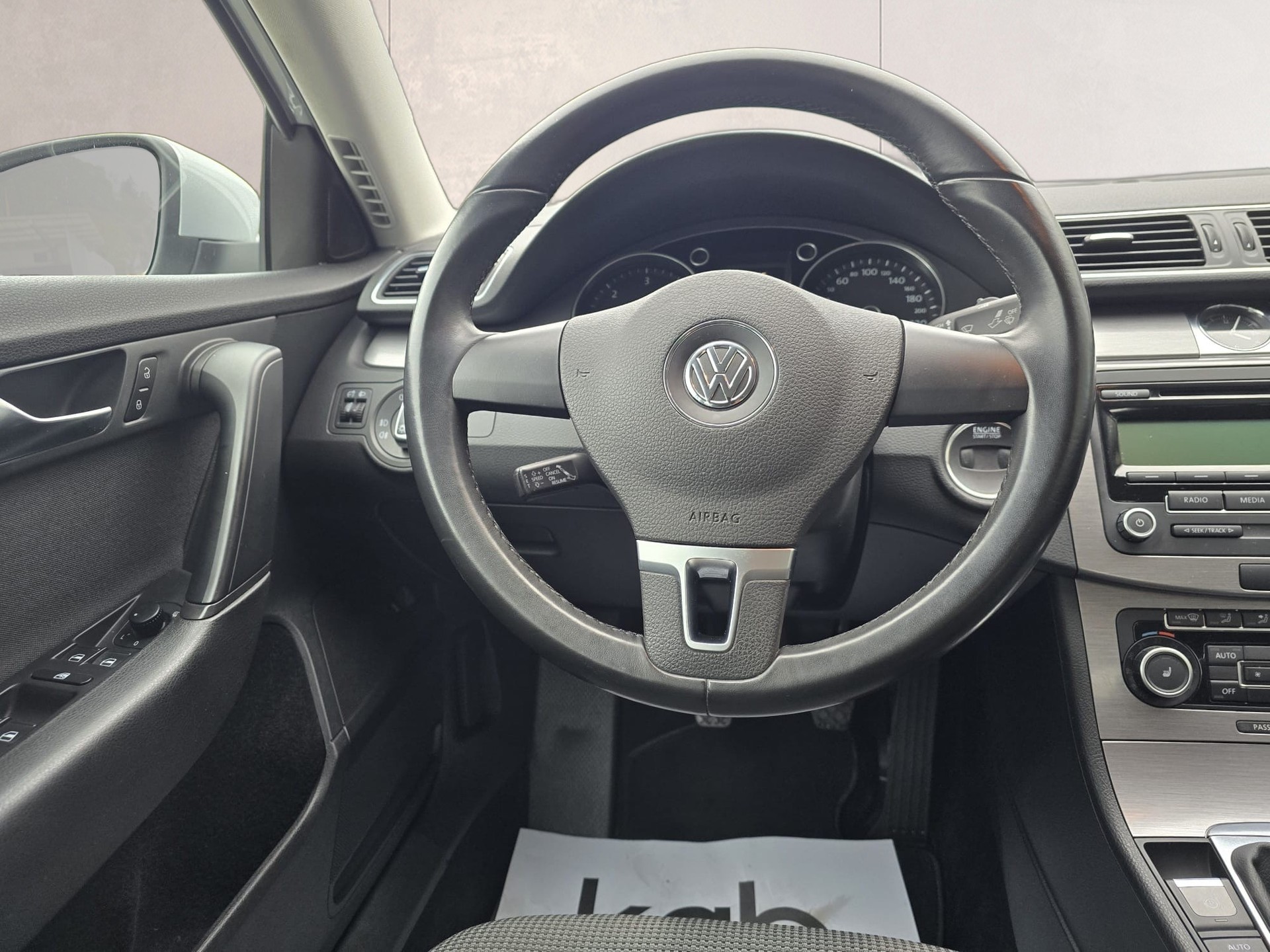 VW Passat 2.0 TDI BlueMotion Technology Trendline-image-9
