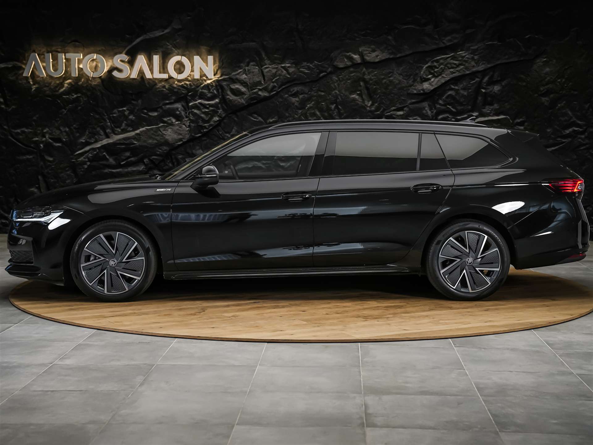 SKODA Superb Combi 2.0 TDi Sportline 4x4 DSG *Facelift*Werksgarantie*Massage*-image-2