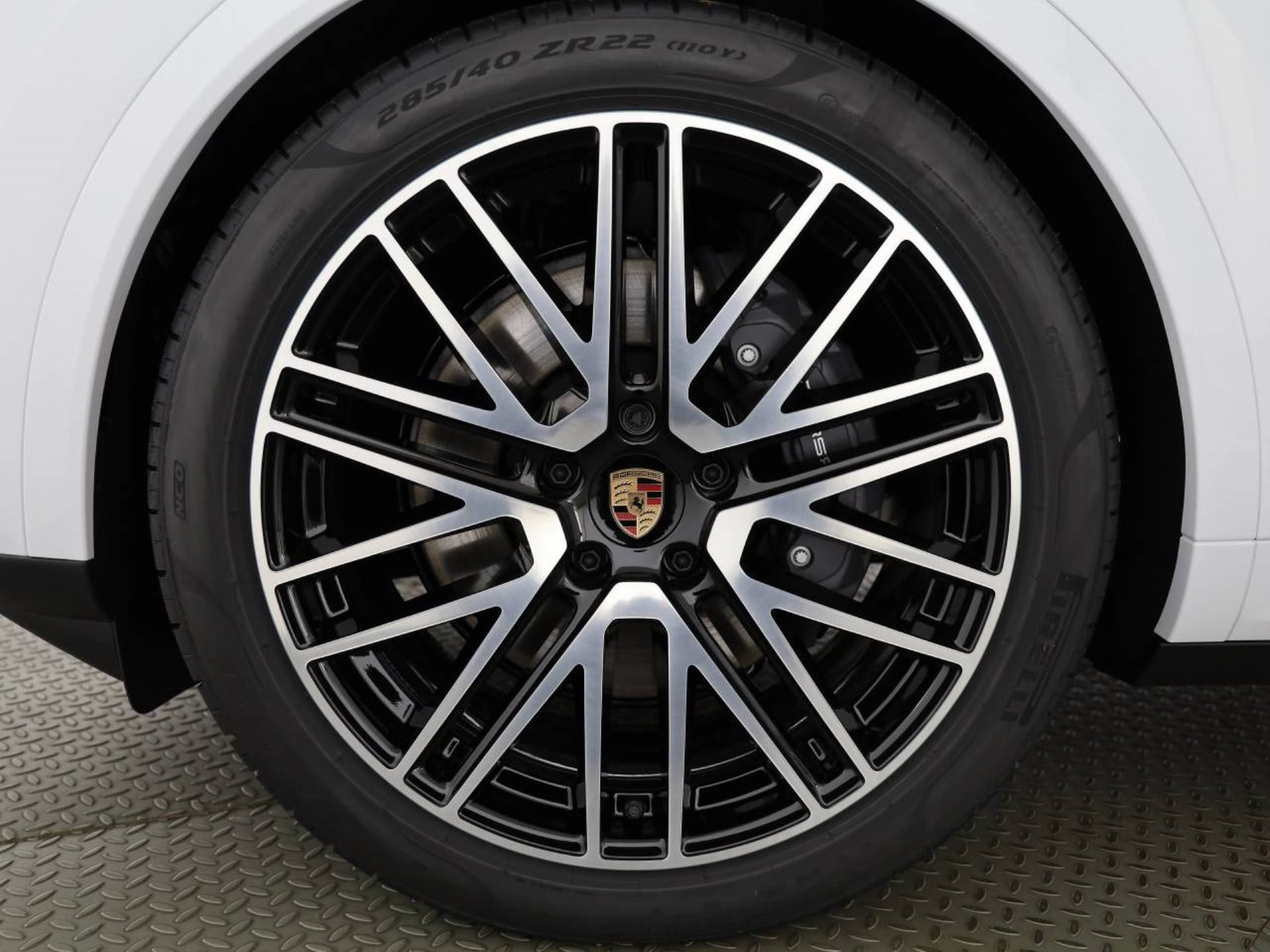PORSCHE Cayenne E-Hybrid Coupé Black Edition-image-8
