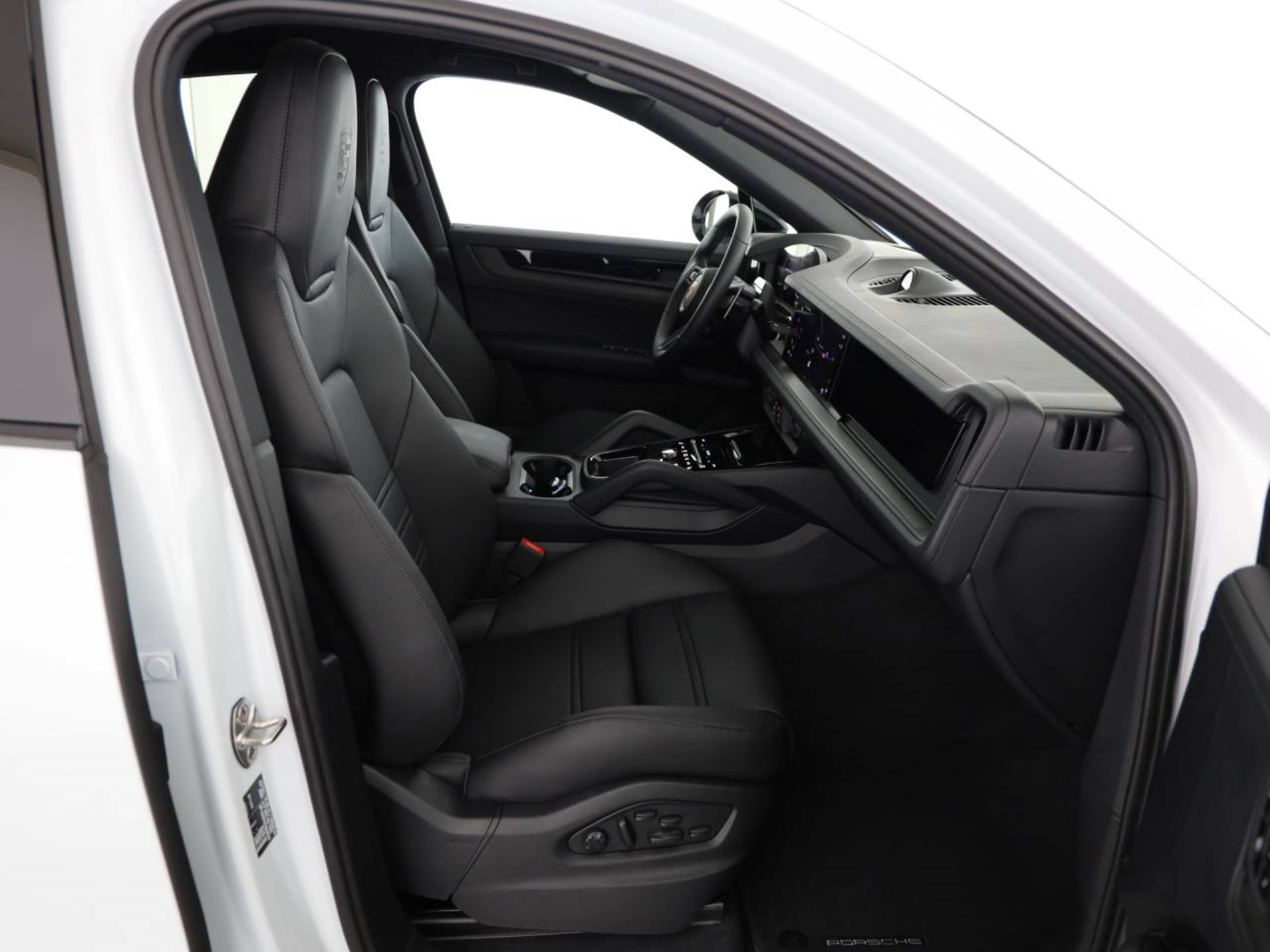 PORSCHE Cayenne E-Hybrid Coupé Black Edition-image-15