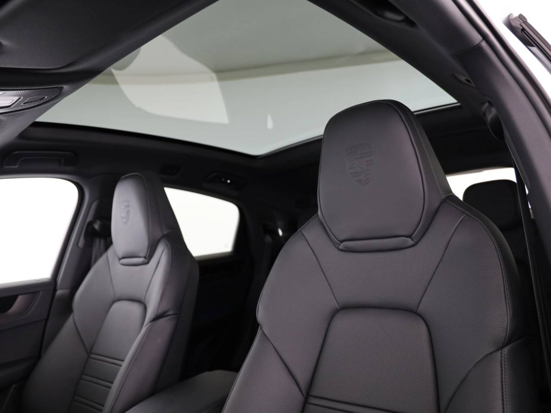 PORSCHE Cayenne E-Hybrid Coupé Black Edition-image-16