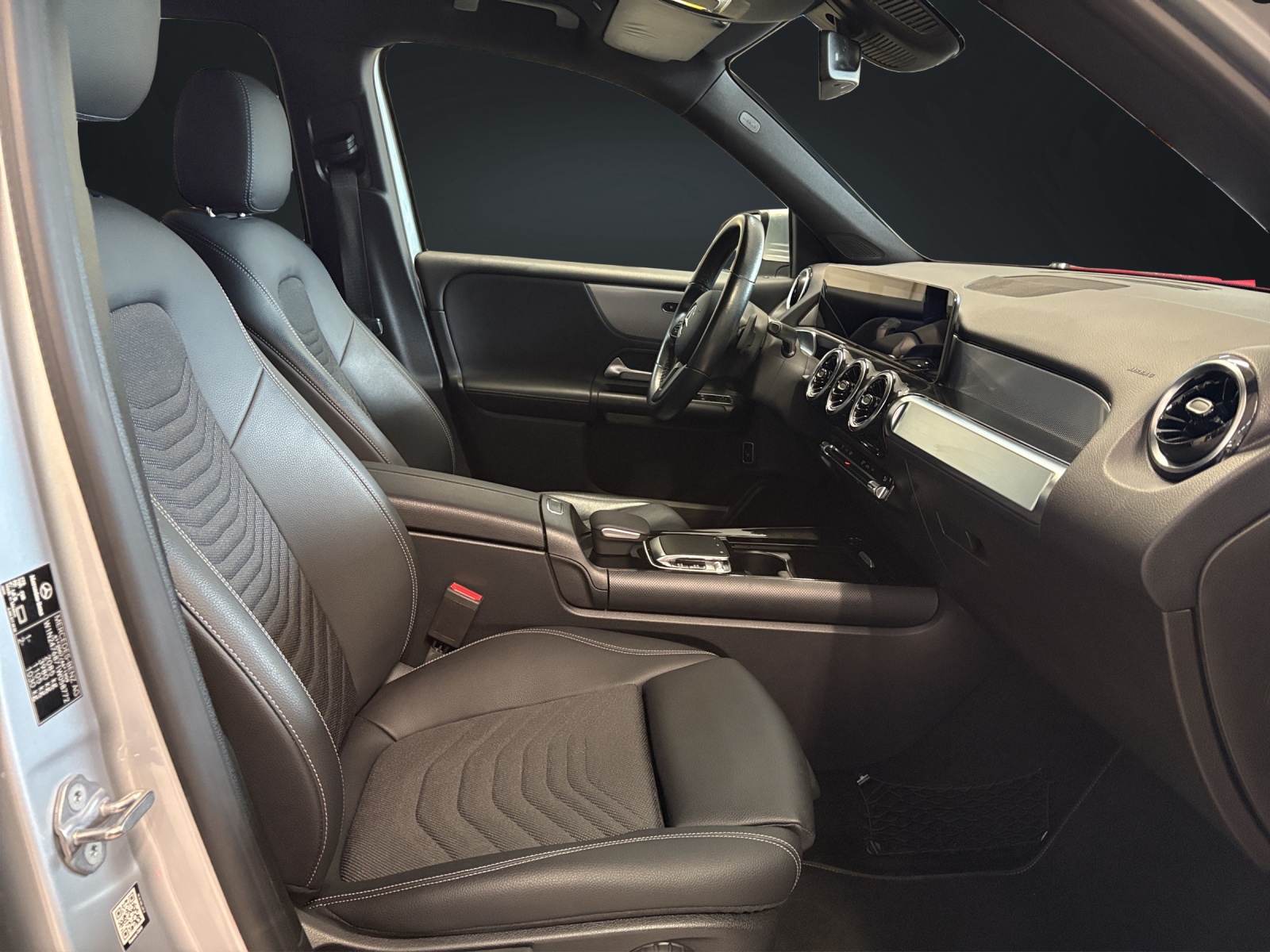 MERCEDES-BENZ GLB 200 Style 7G-Tronic-image-12