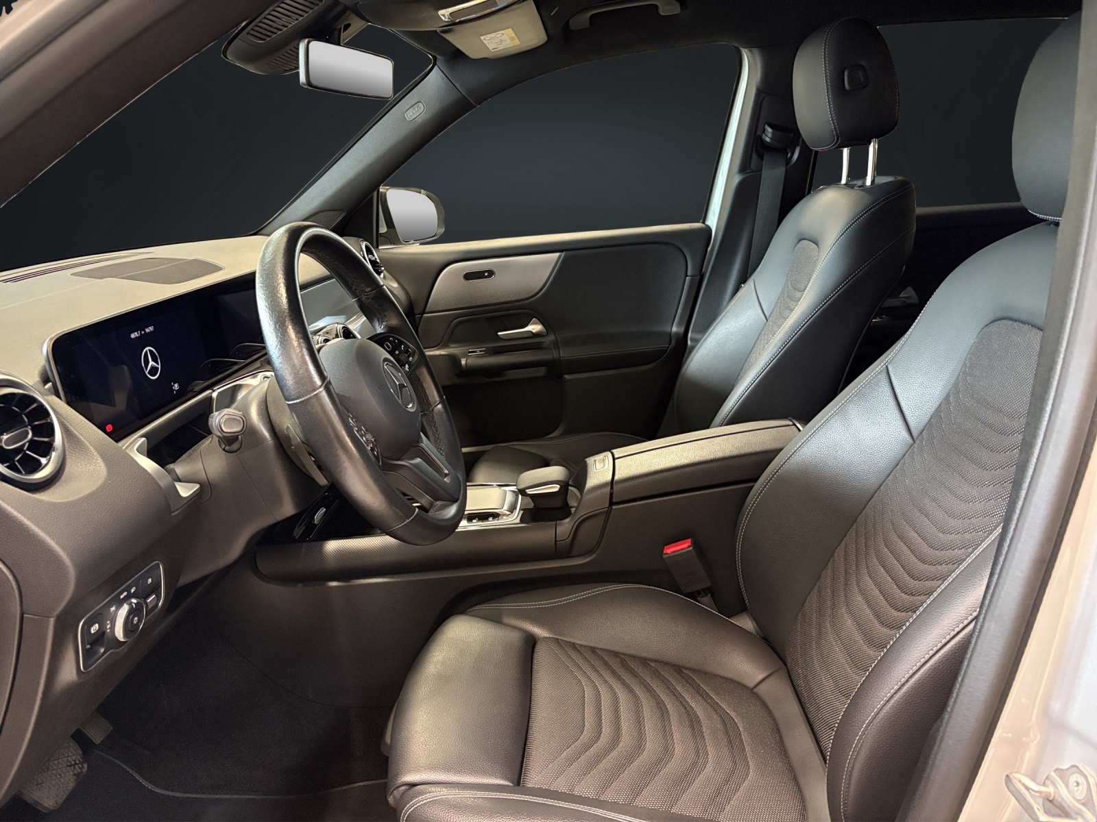 MERCEDES-BENZ GLB 200 Style 7G-Tronic-image-11