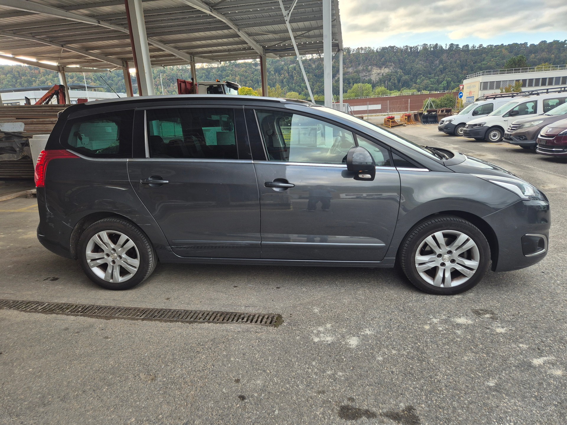 PEUGEOT 5008 1.6 THP Sensation Tiptronic-image-15
