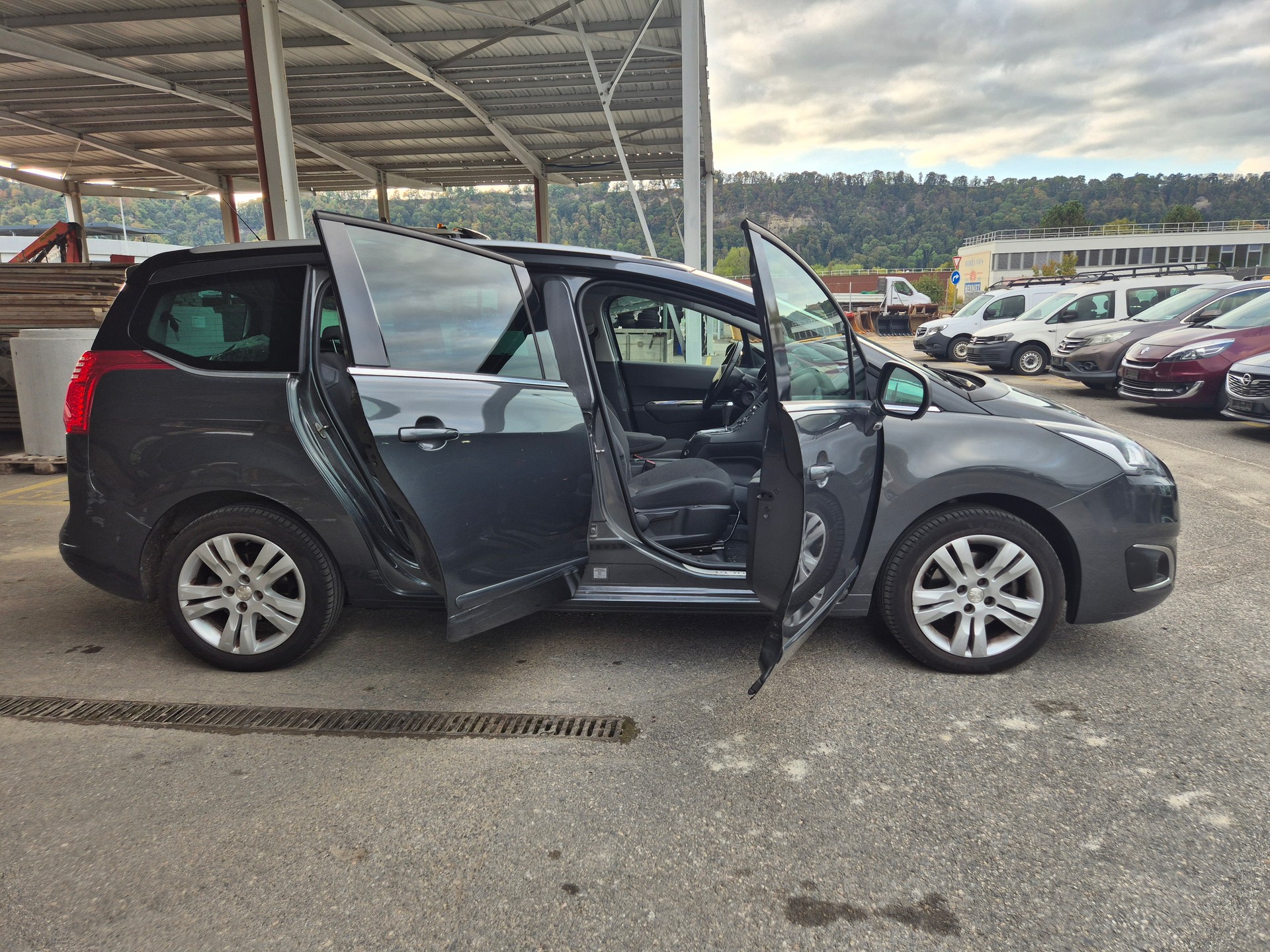 PEUGEOT 5008 1.6 THP Sensation Tiptronic-image-11
