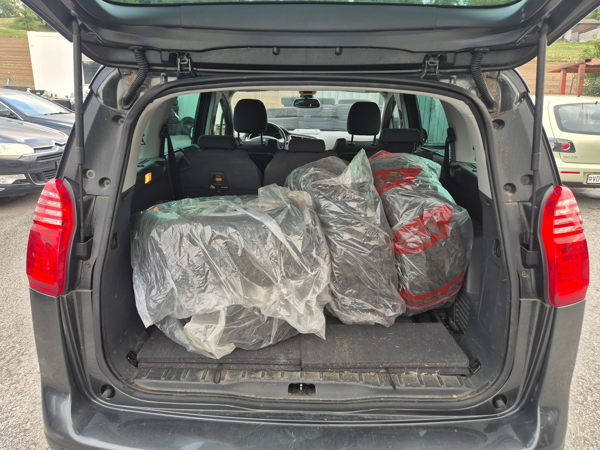 PEUGEOT 5008 1.6 THP Sensation Tiptronic-image-5