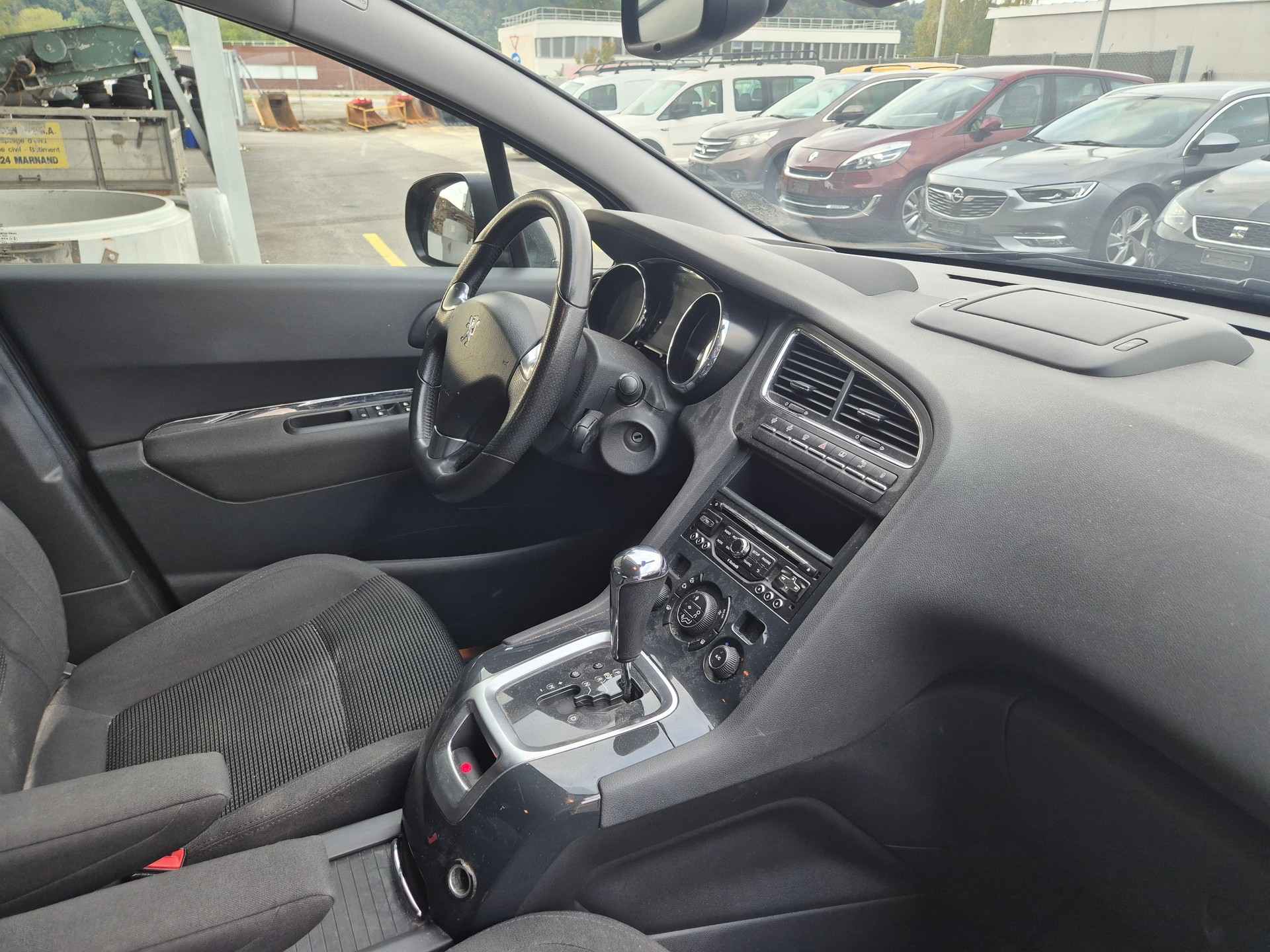 PEUGEOT 5008 1.6 THP Sensation Tiptronic-image-9