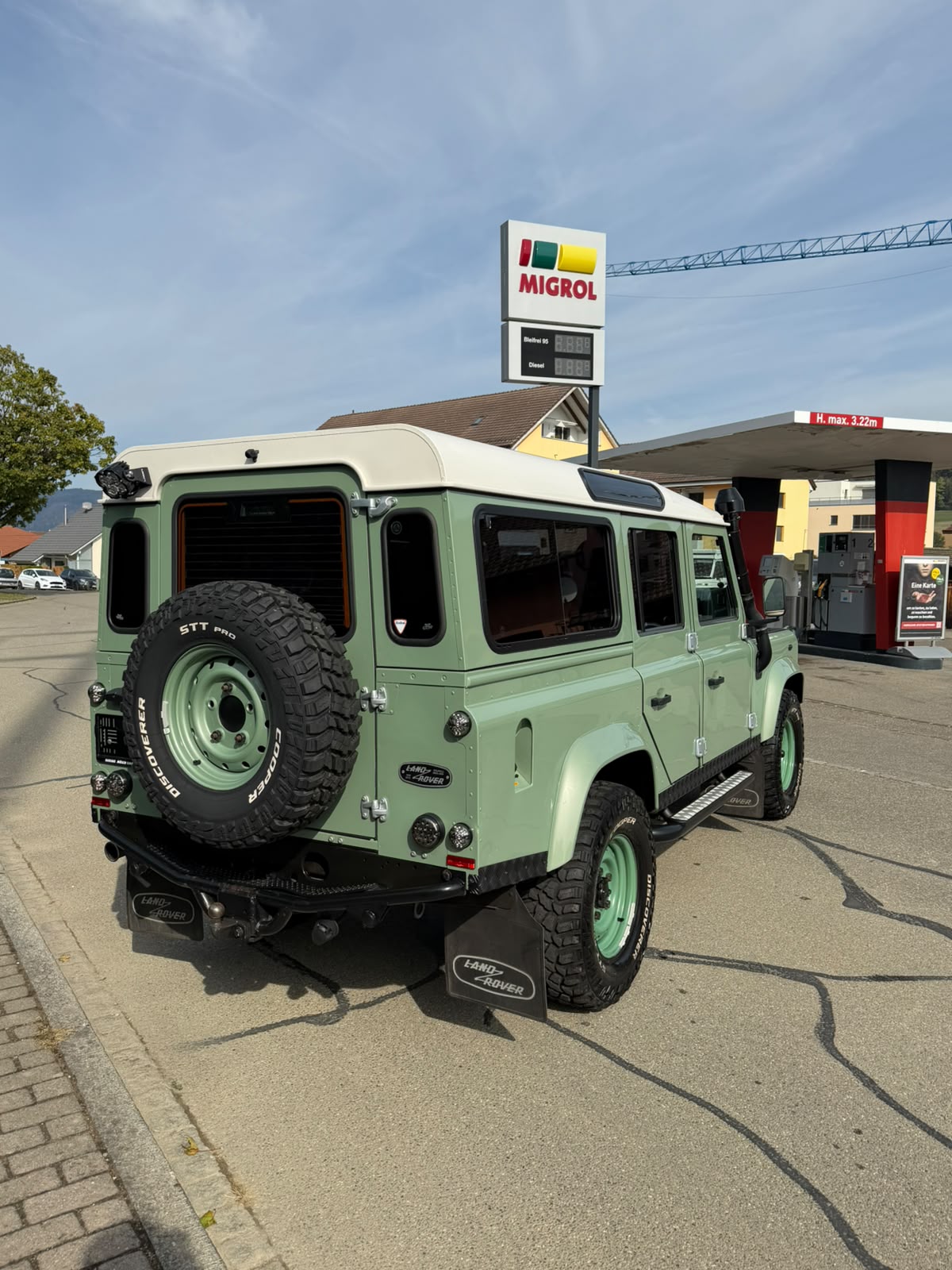 LAND ROVER Defender 110 2.2 TD4 Station Wagon Heritage-image-4