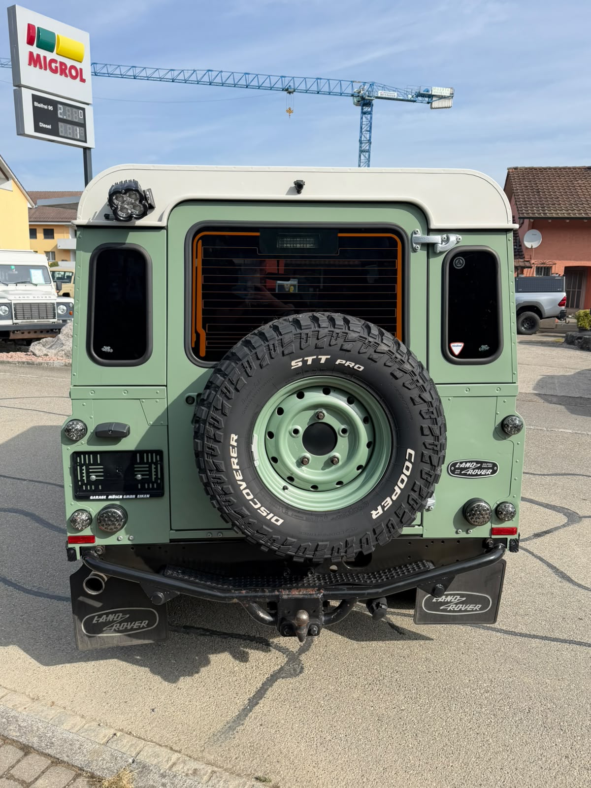 LAND ROVER Defender 110 2.2 TD4 Station Wagon Heritage-image-3