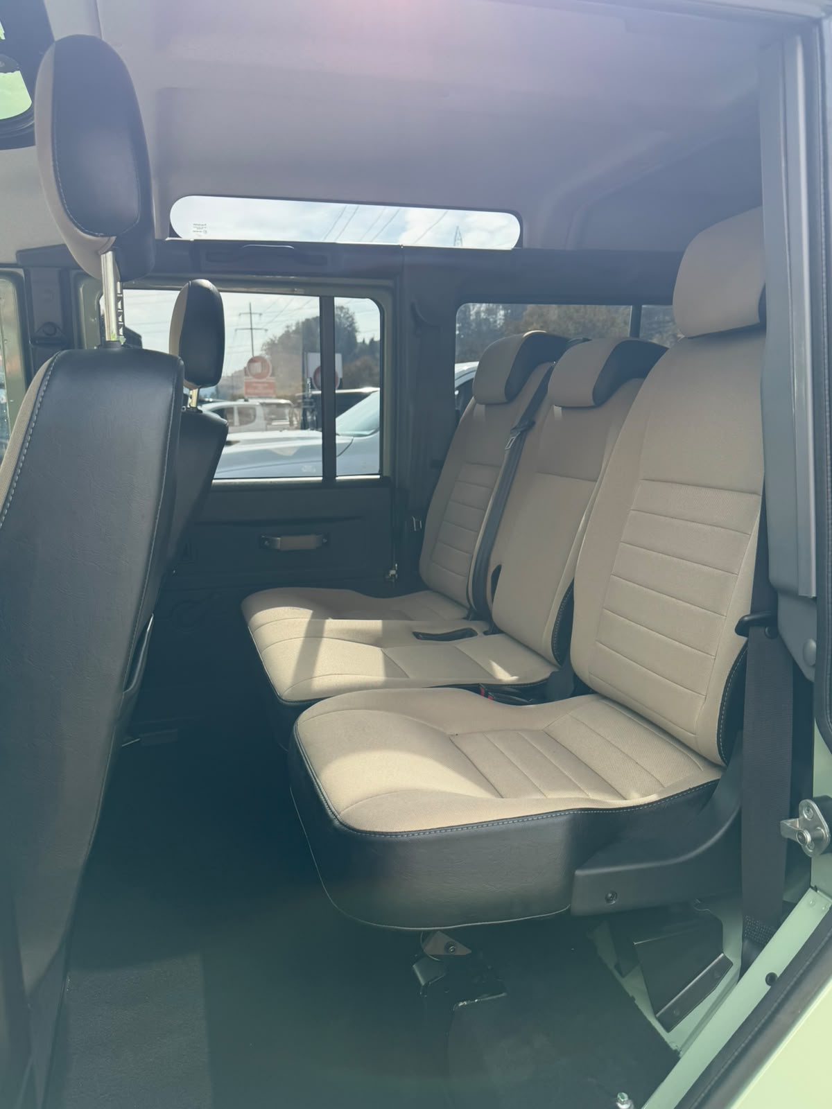 LAND ROVER Defender 110 2.2 TD4 Station Wagon Heritage-image-10