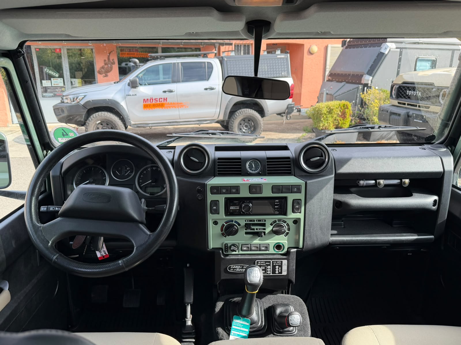 LAND ROVER Defender 110 2.2 TD4 Station Wagon Heritage-image-8
