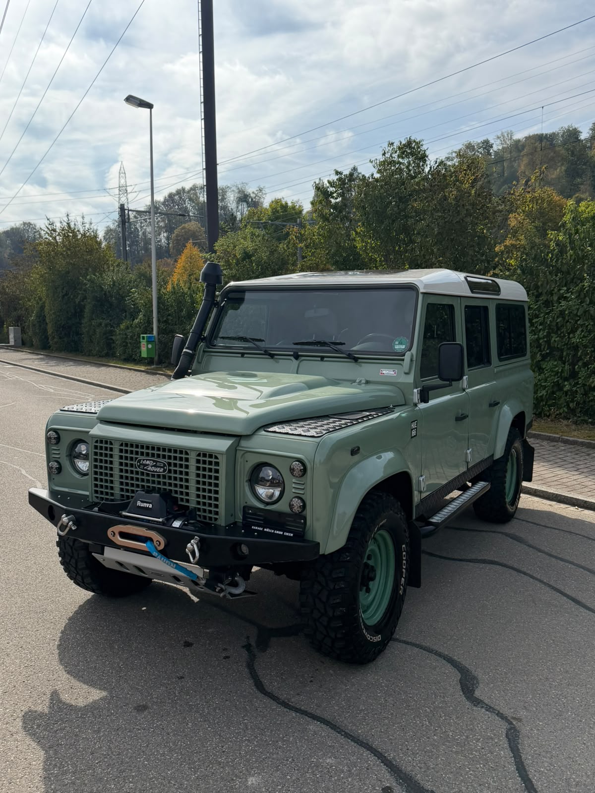 LAND ROVER Defender 110 2.2 TD4 Station Wagon Heritage-image-0
