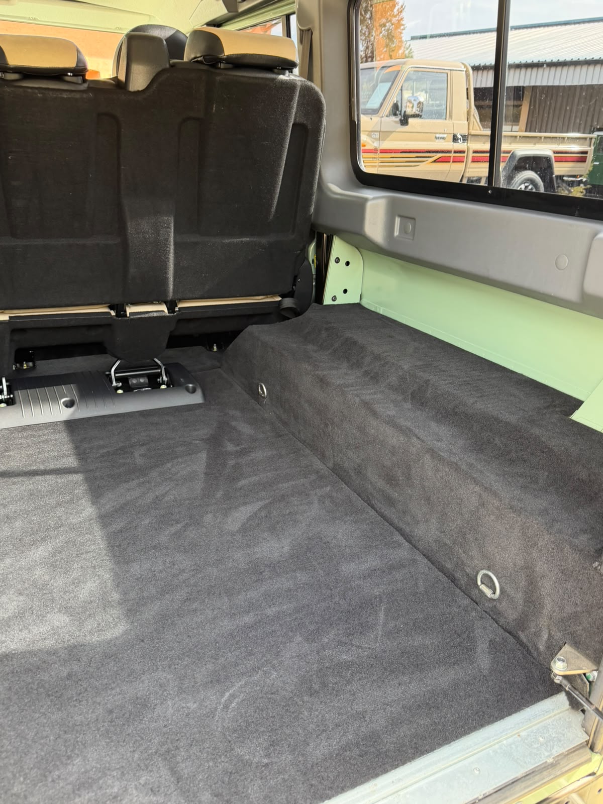 LAND ROVER Defender 110 2.2 TD4 Station Wagon Heritage-image-13