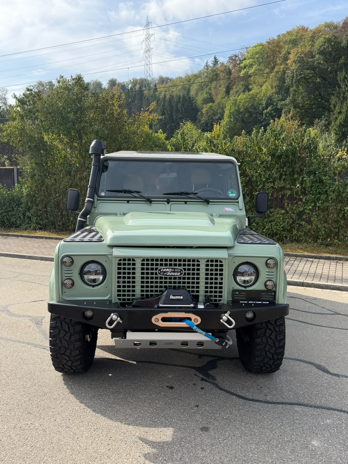LAND ROVER Defender 110 2.2 TD4 Station Wagon Heritage-image-1