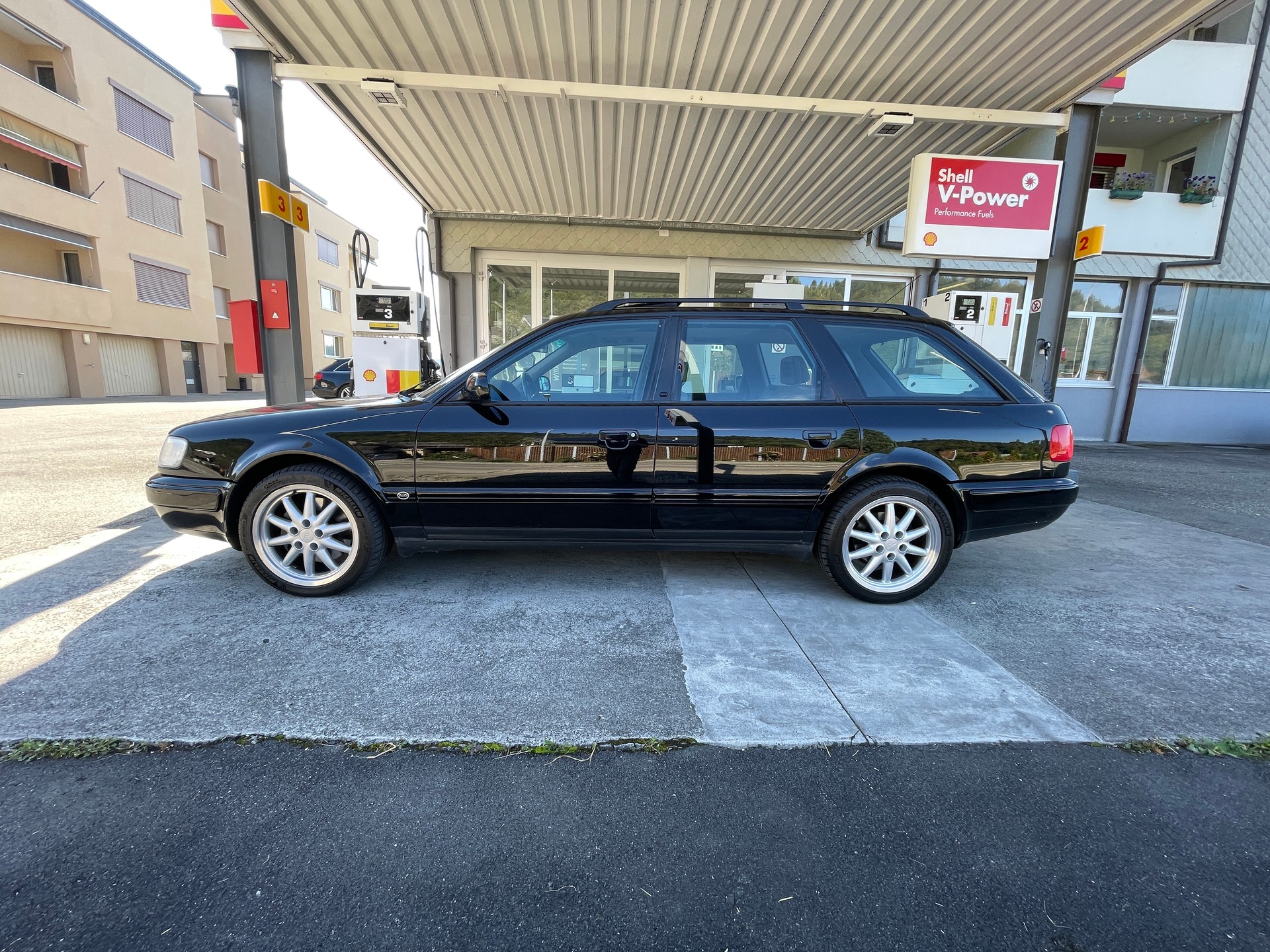 AUDI 100 Avant S4 4.2 quattro-image-2