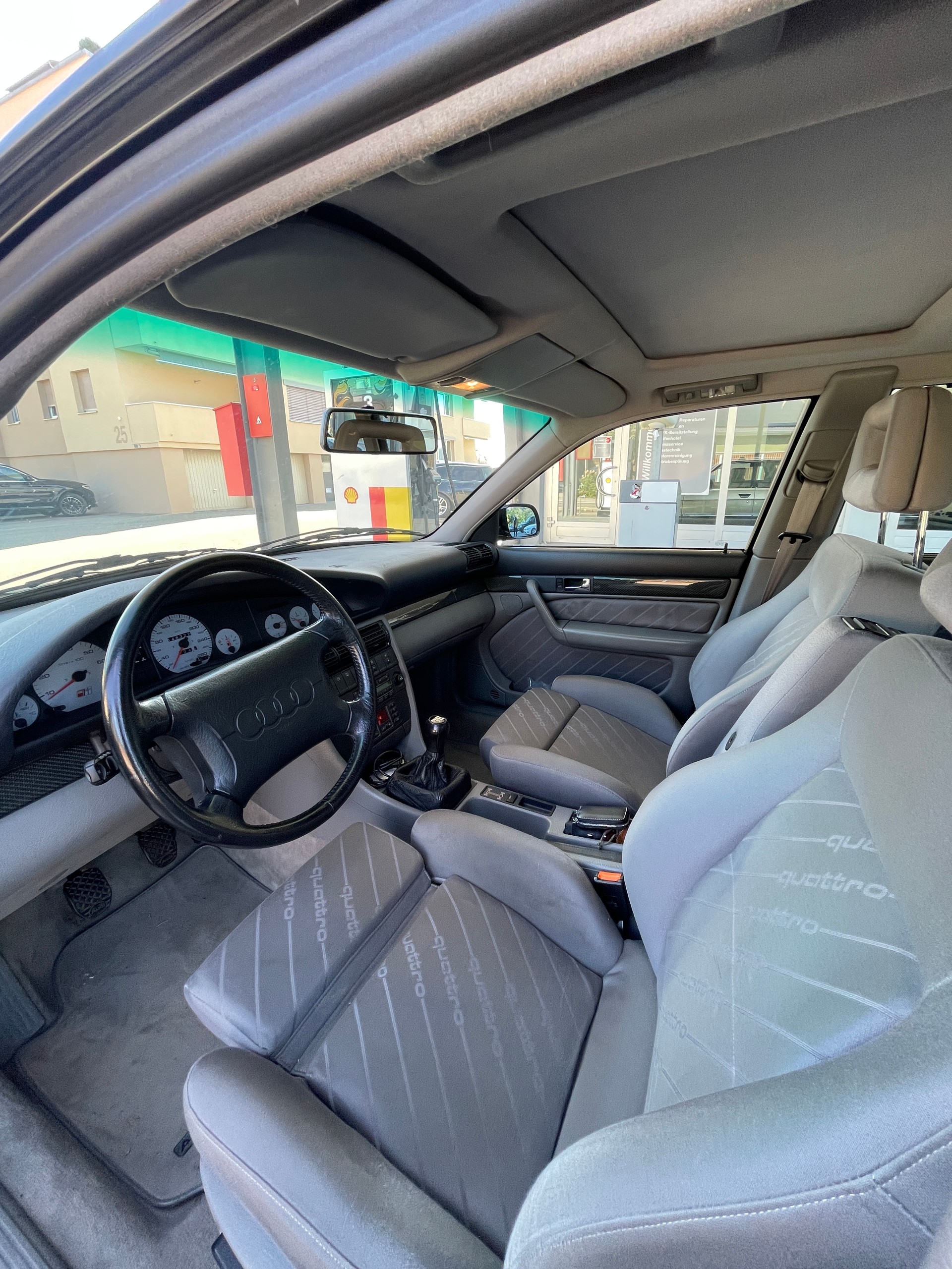 AUDI 100 Avant S4 4.2 quattro-image-9