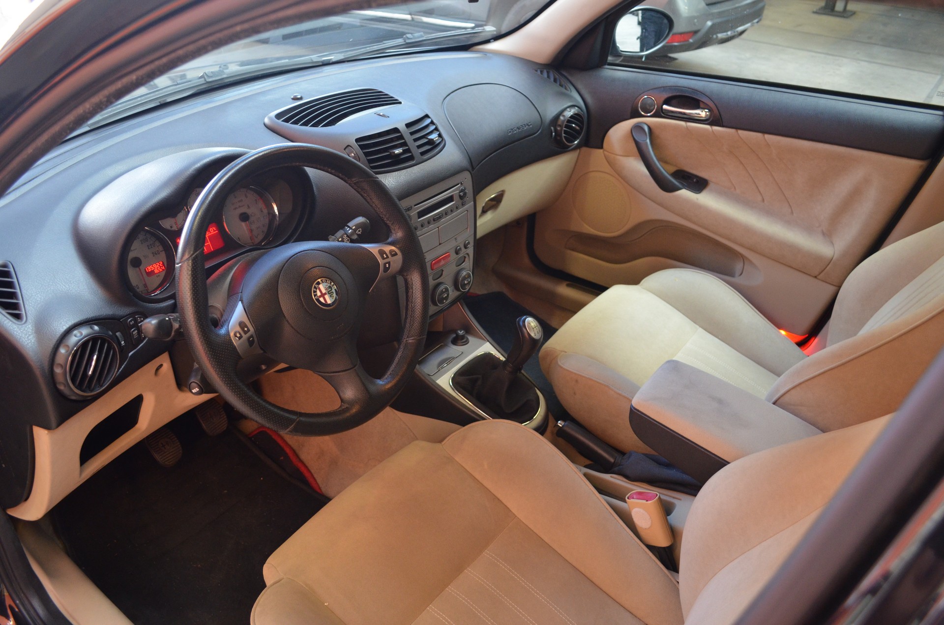 ALFA ROMEO 147 1.6 TS 16V Distinctive-image-7
