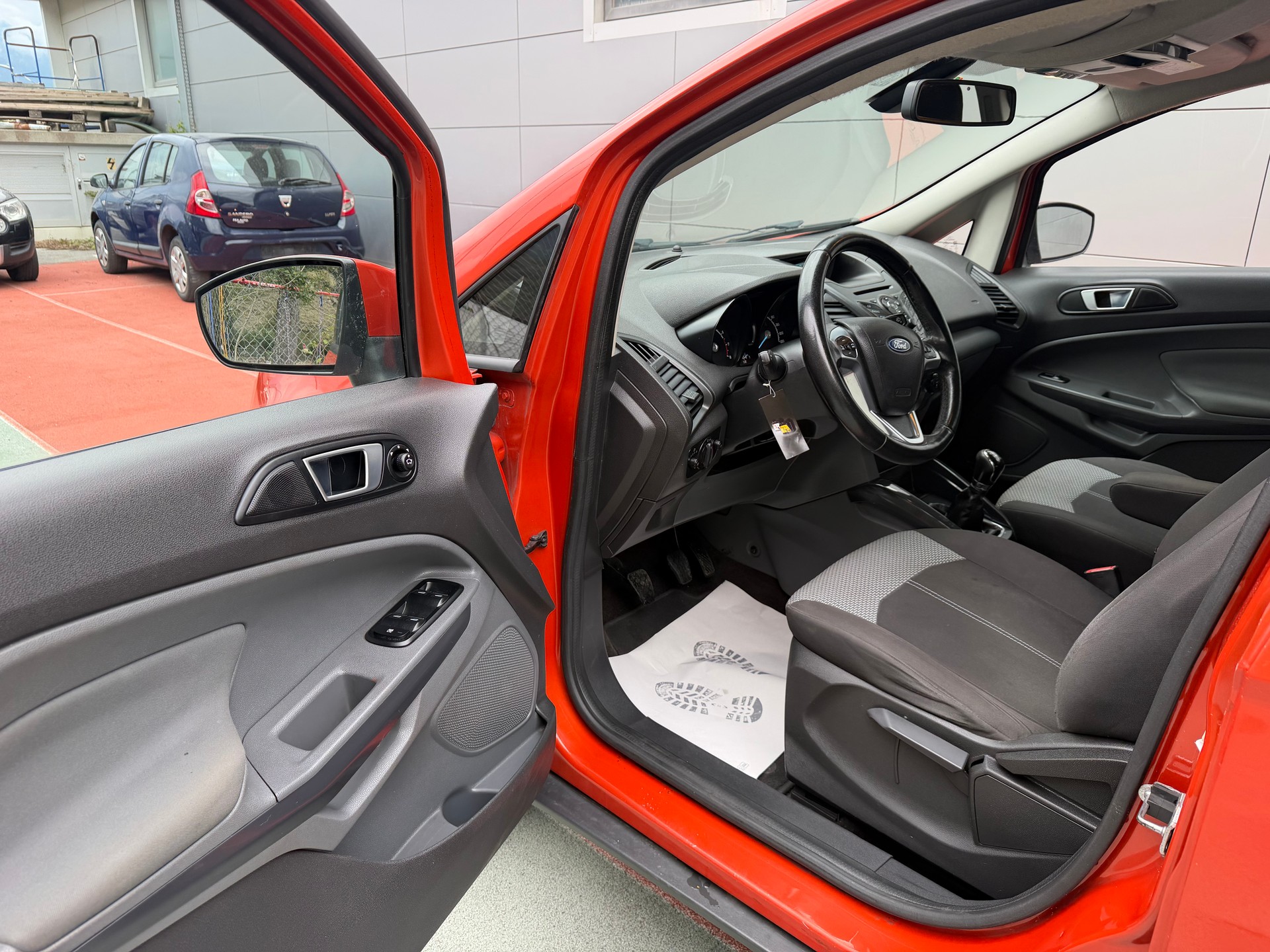 FORD EcoSport 1.0 SCTi Titanium-image-8