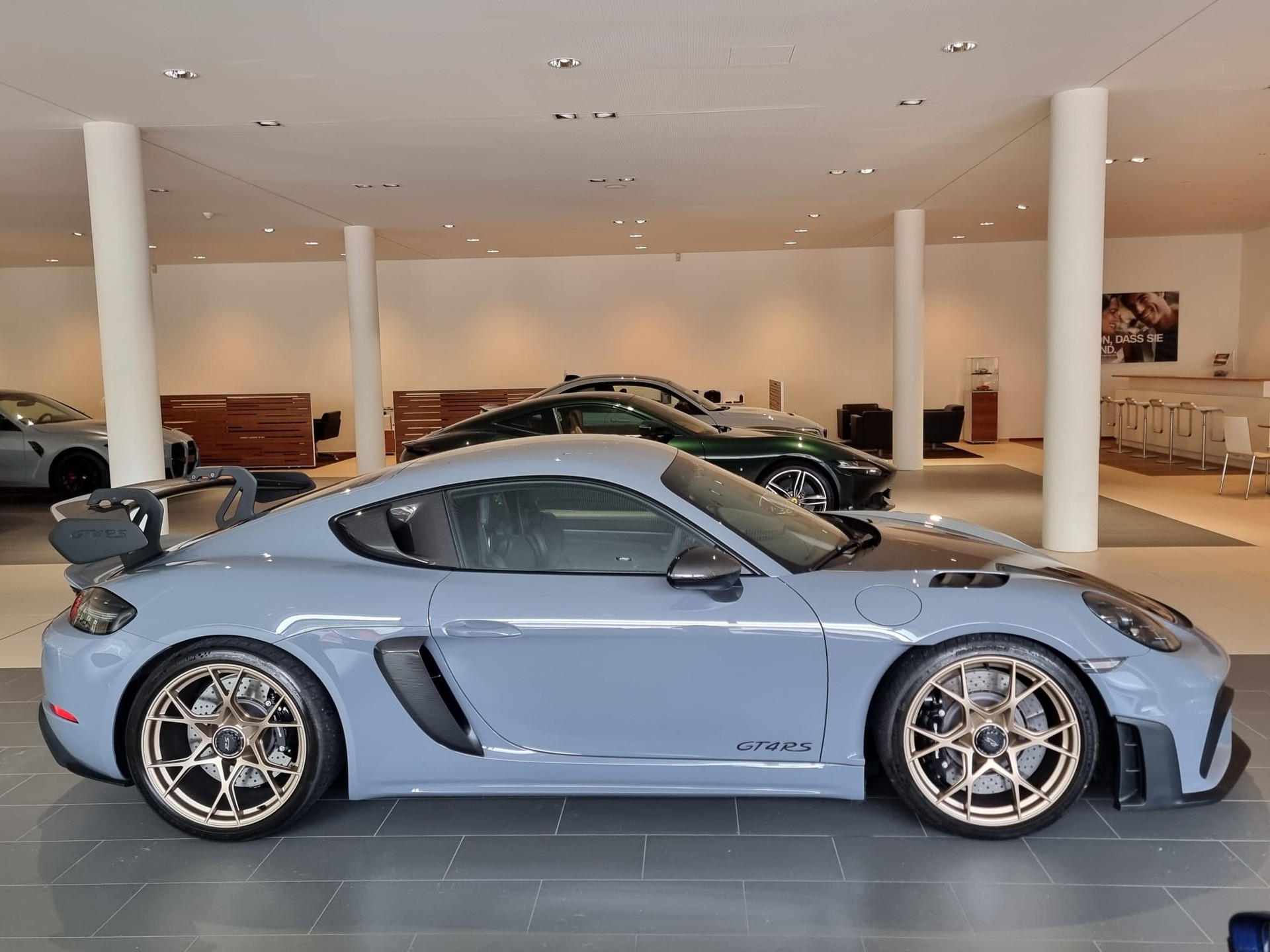 PORSCHE 718 Cayman GT4 RS Weissach-image-3
