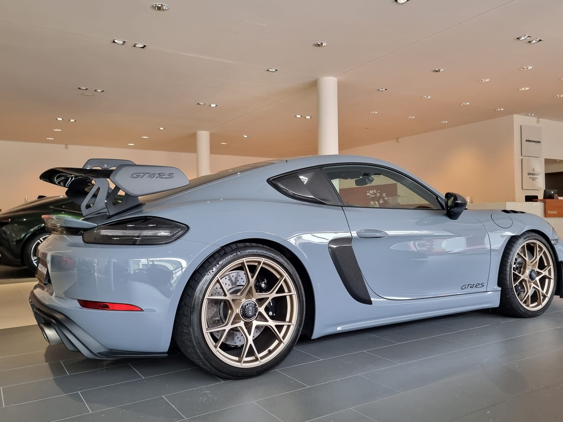PORSCHE 718 Cayman GT4 RS Weissach-image-4