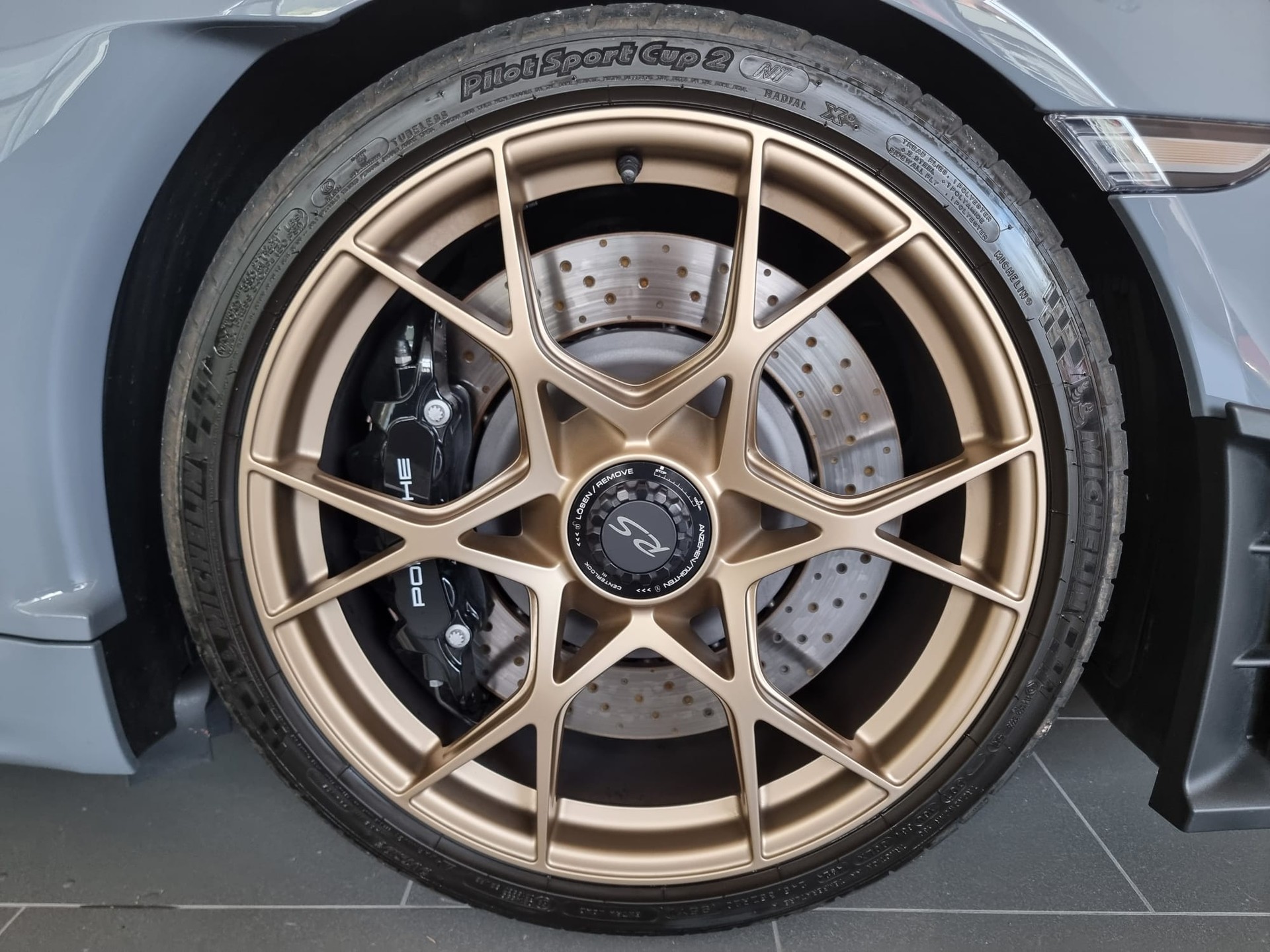 PORSCHE 718 Cayman GT4 RS Weissach-image-13